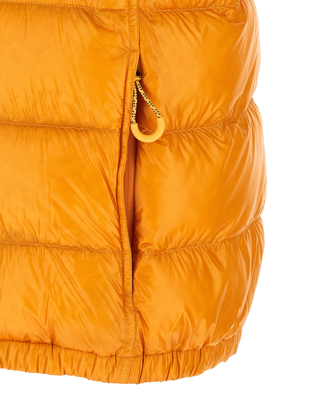 Veste sans manches bicolore en polyester Moncler Grenoble, style élégant pour l'hiver, vue de face.