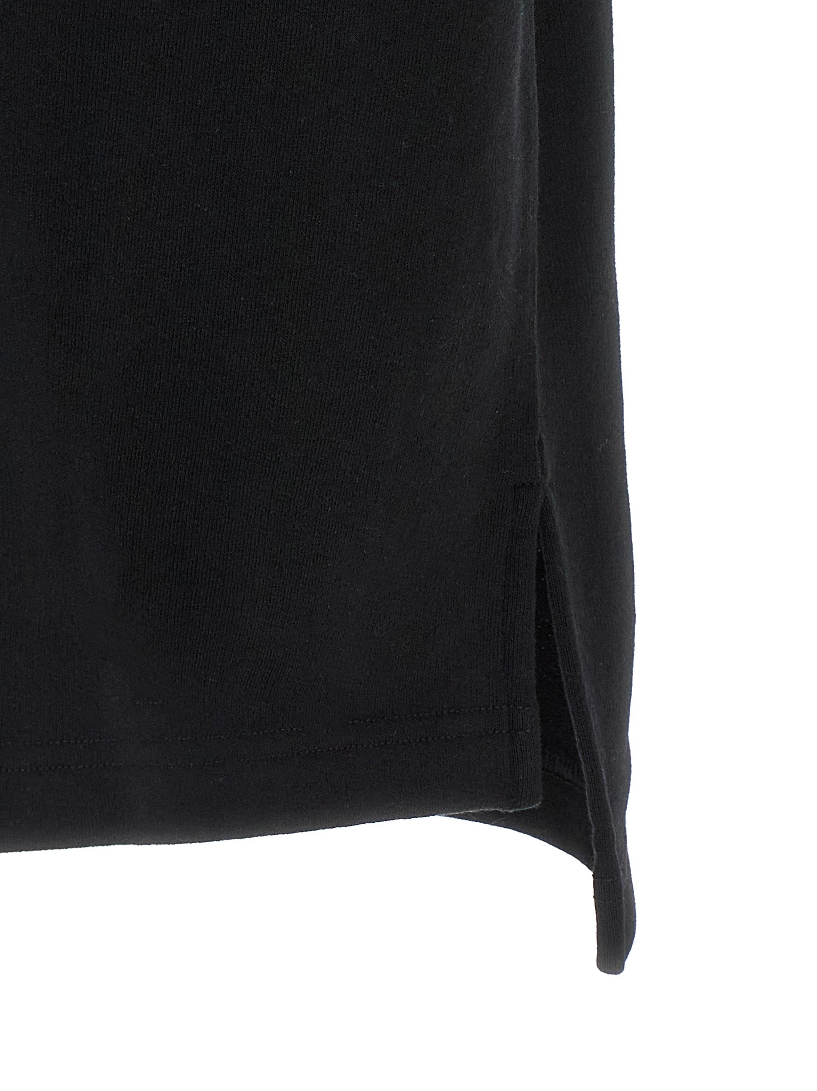 Chemise polo noire en coton de Balenciaga, avec col classique et logo discret, portée sur mannequin.