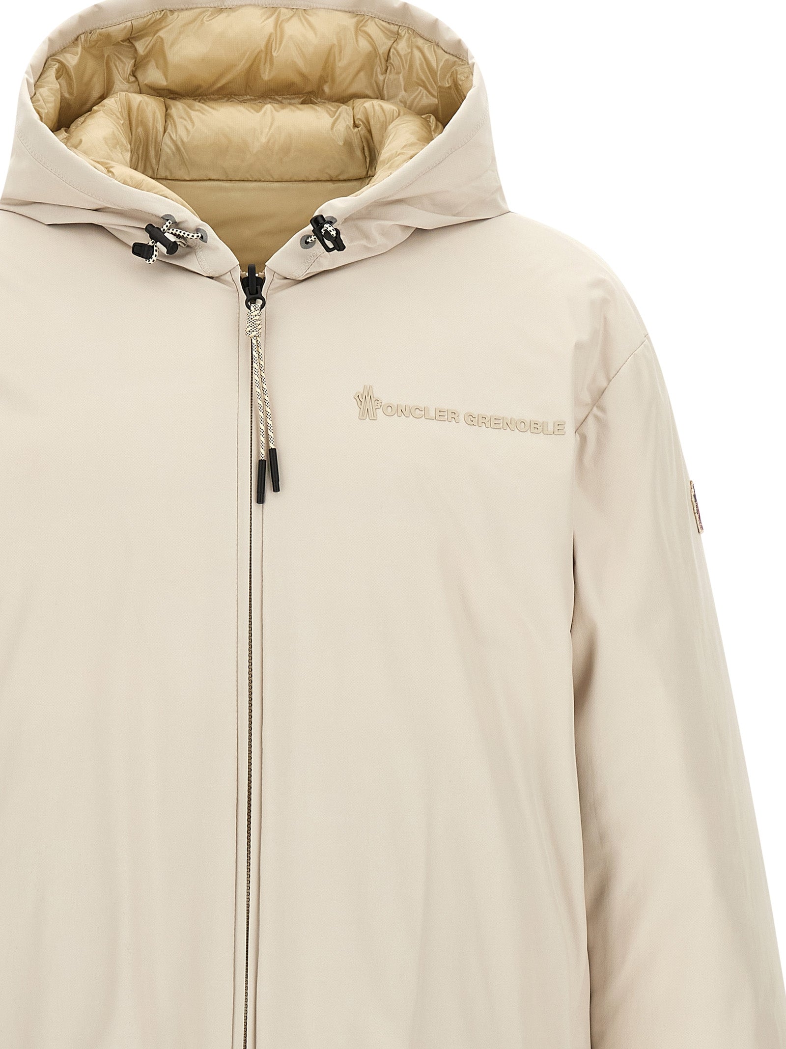 Veste Moncler Grenoble en polyamide beige, coupe-vent et imperméable, avec capuche et fermeture à glissière.