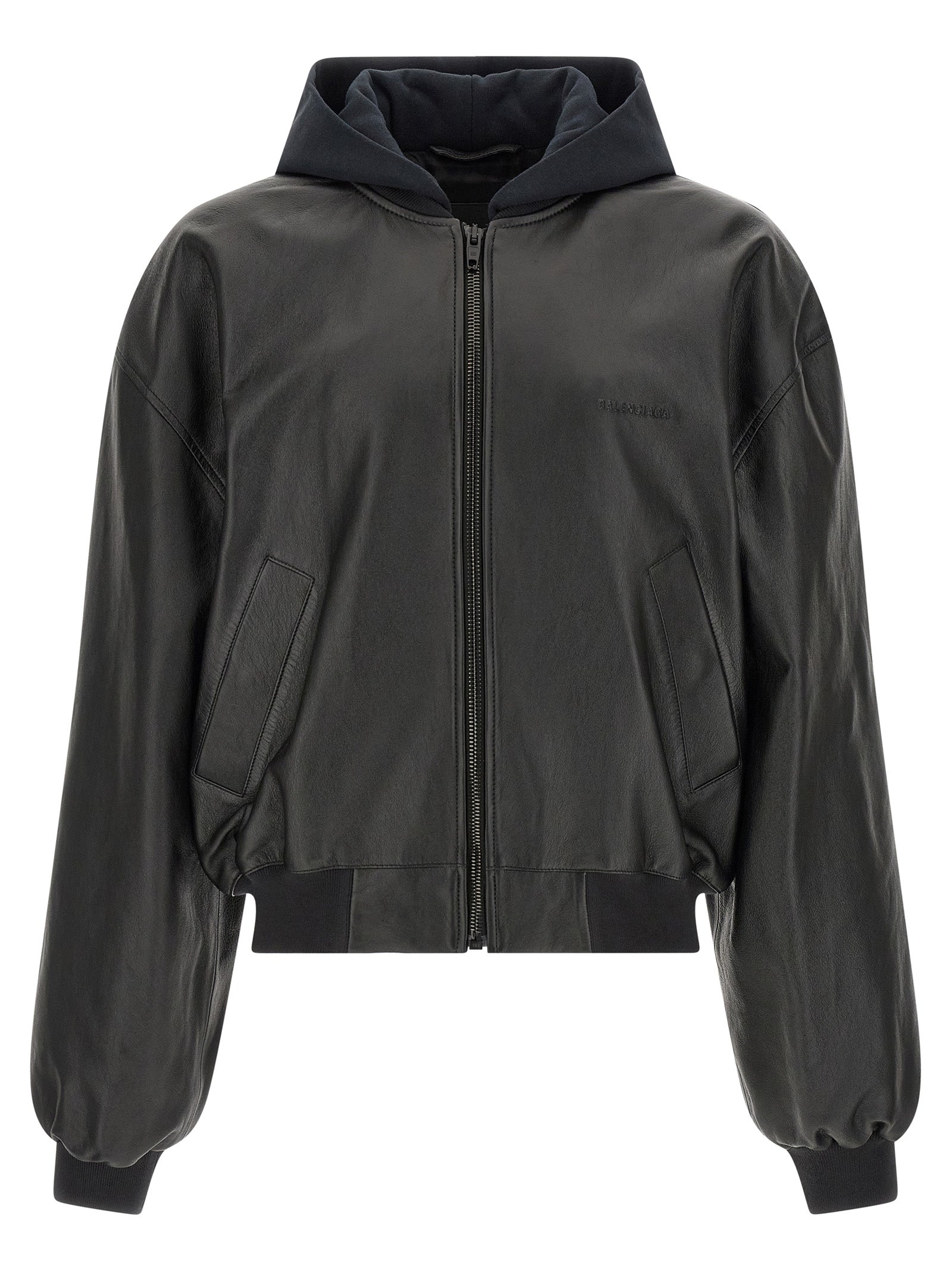 Veste en cuir d'agneau noir de Balenciaga, élégante et tendance, visible sur cette image.