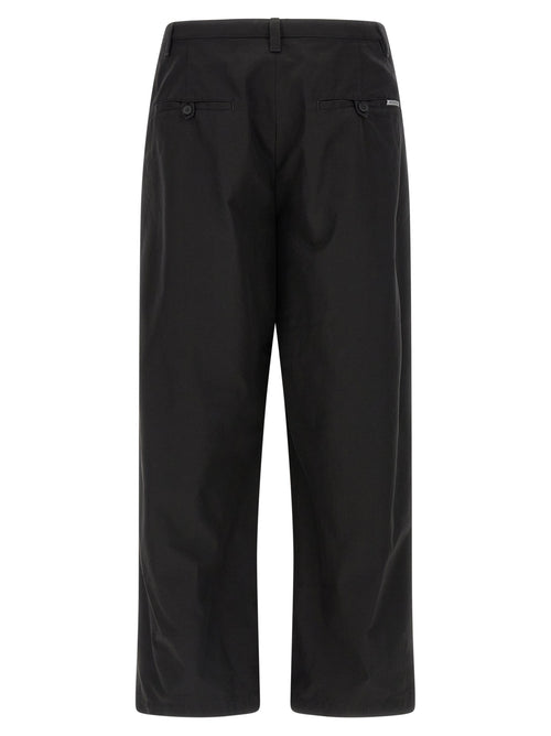 Pantalon chino en coton noir de Balenciaga, vue de face, avec coupe élégante et détails modernes.
