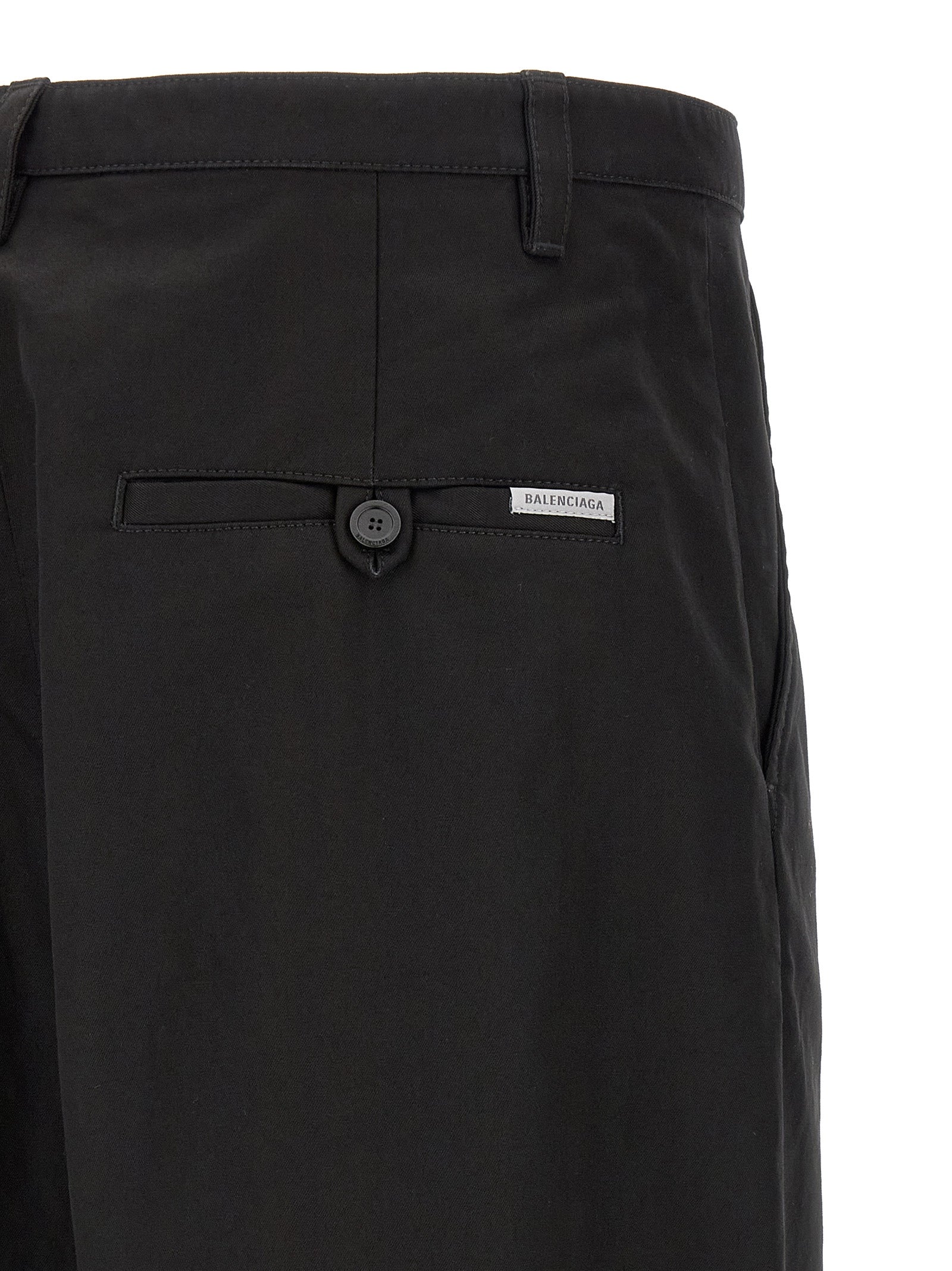 Pantalon chino noir en coton de la marque Balenciaga, coupe classique avec détails modernes, visible en image.