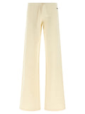 Pantalons évasés blancs en coton de la marque Balenciaga, vue en détail sur un fond neutre.