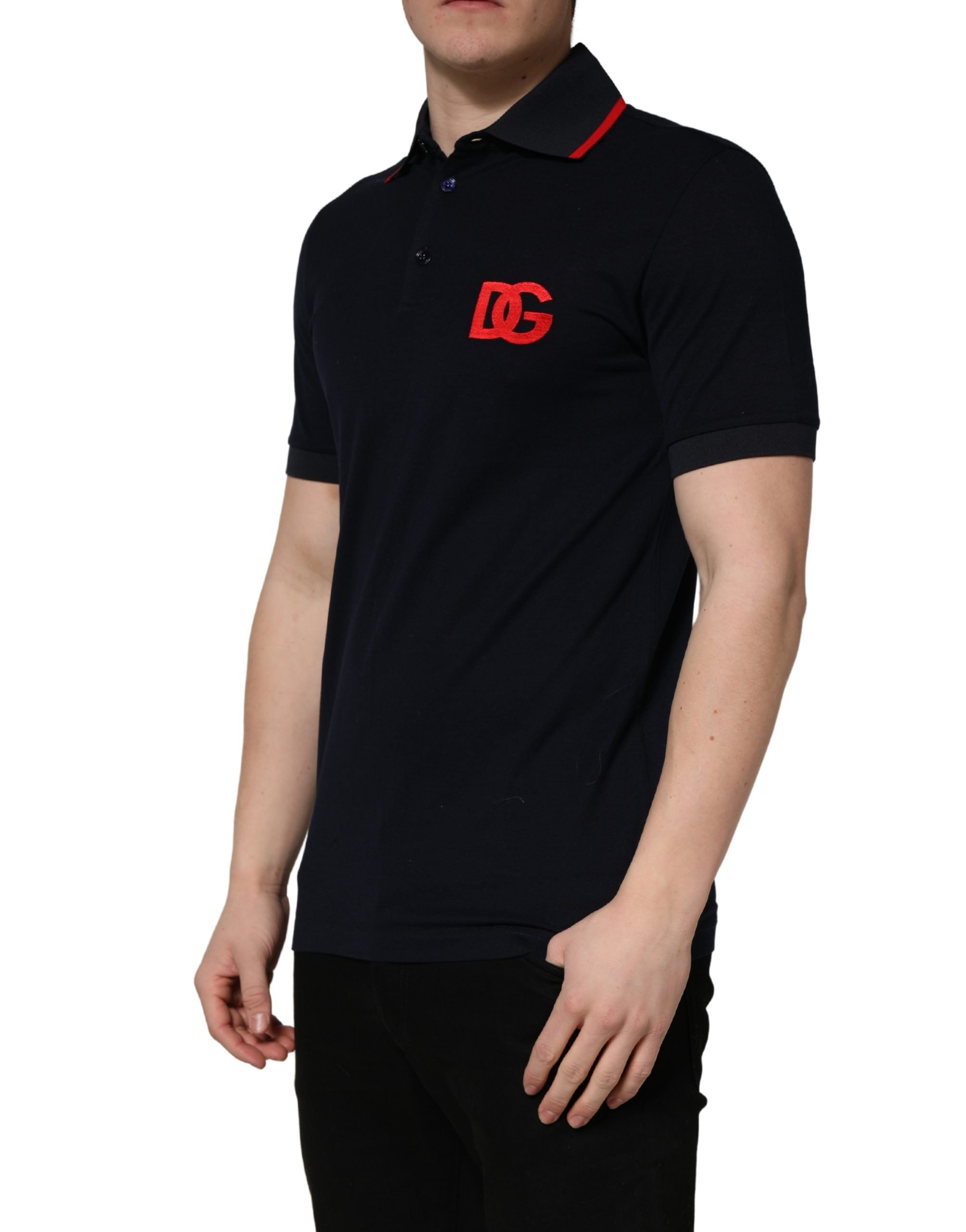T-shirt polo à manches courtes noir Dolce & Gabbana avec logo DG imprimé, mode élégante et décontractée.