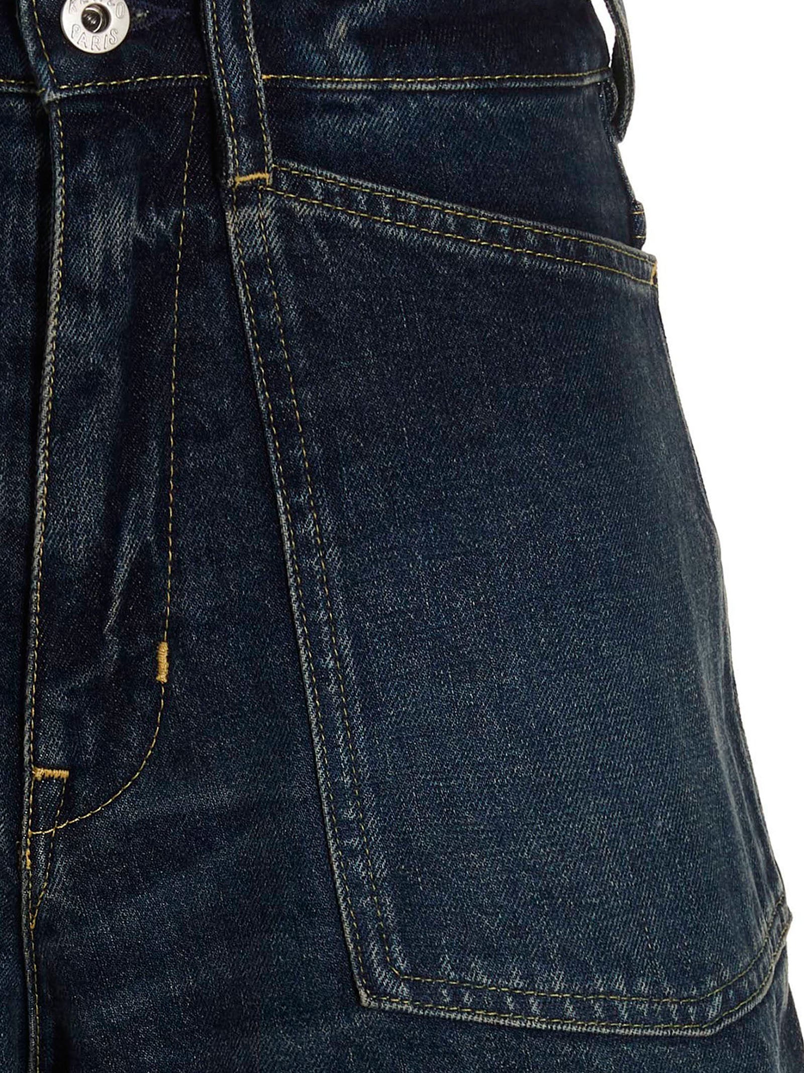 Shorts bermuda en coton bleu de la marque Kenzo, avec coupe décontractée et détails modernes, visibles sur l'image.