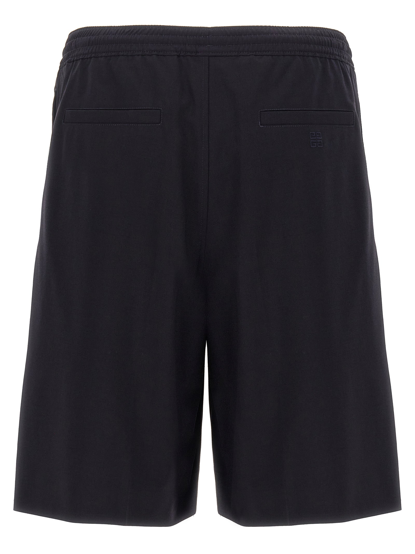 Shorts Bermuda bleus en élasthanne de Givenchy, coupe décontractée et tissu extensible, visibles sur fond neutre.