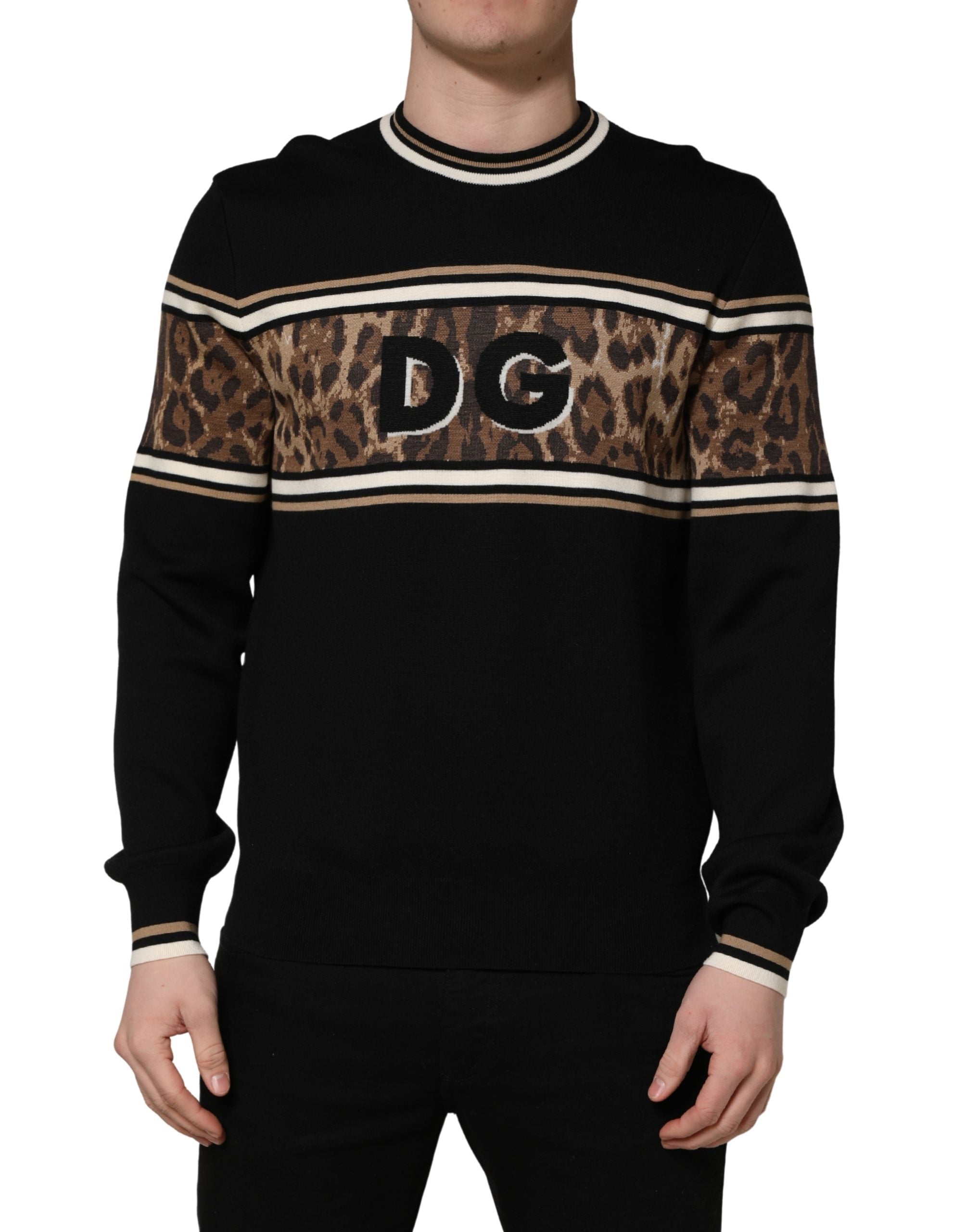 Pull homme Dolce & Gabbana en laine noire avec motif léopard, col rond et coupe classique, visible en détail dans l'image.
