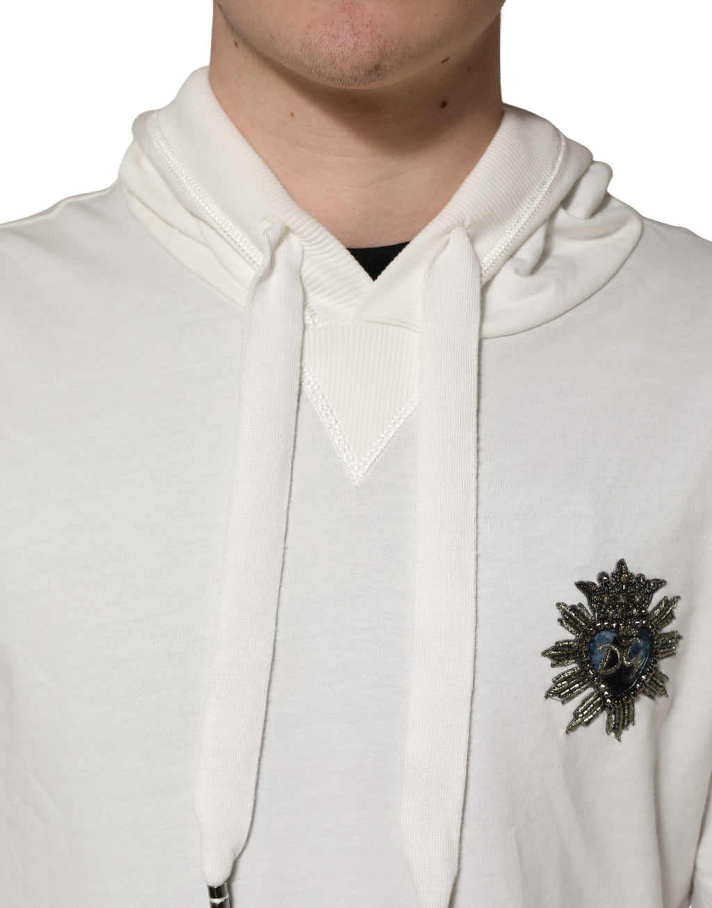 Sweat à capuche blanc en coton de Dolce & Gabbana, pull décontracté avec logo, vue de face sur fond blanc.