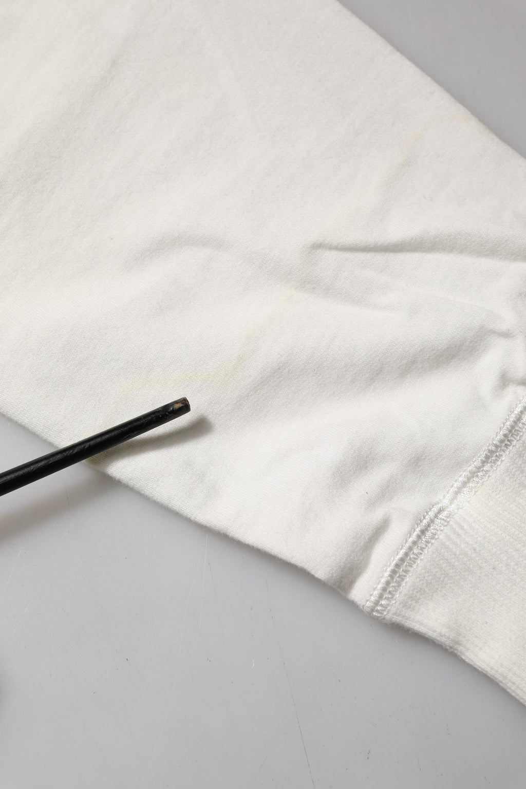 Sweat à capuche en coton blanc Dolce & Gabbana, pull décontracté avec capuche et manches longues, vue de face.