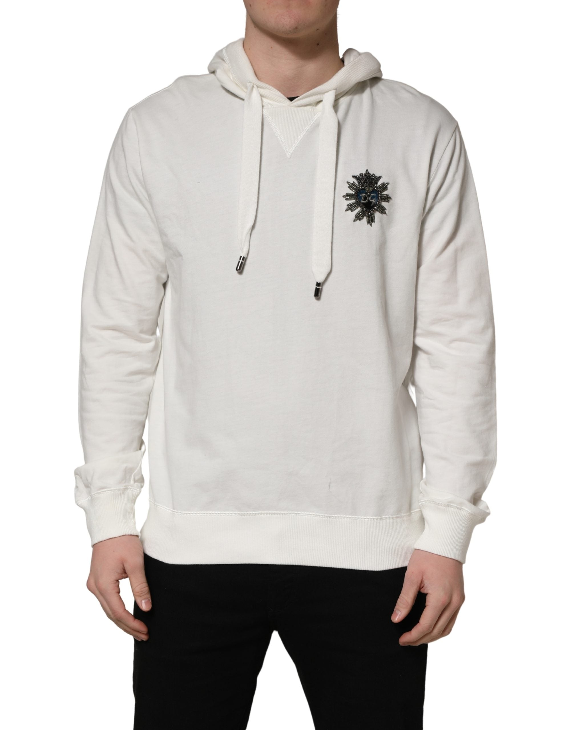 Sweat à capuche en coton blanc de Dolce & Gabbana, pull décontracté avec logo et bandes, porté sur mannequin.