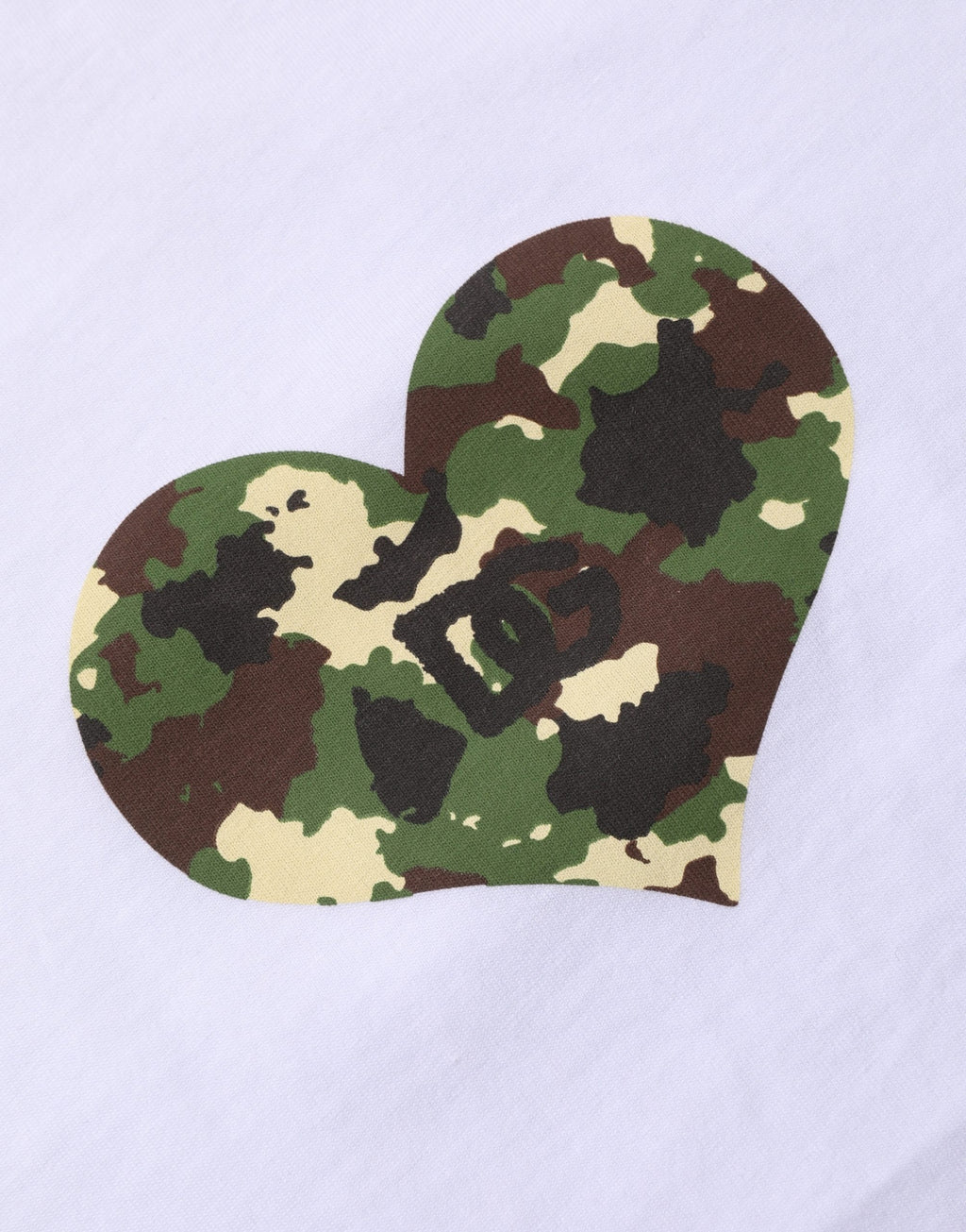 T-shirt blanc pour hommes Dolce & Gabbana avec motif camouflage en forme de cœur, patch en design moderne et style élégant.