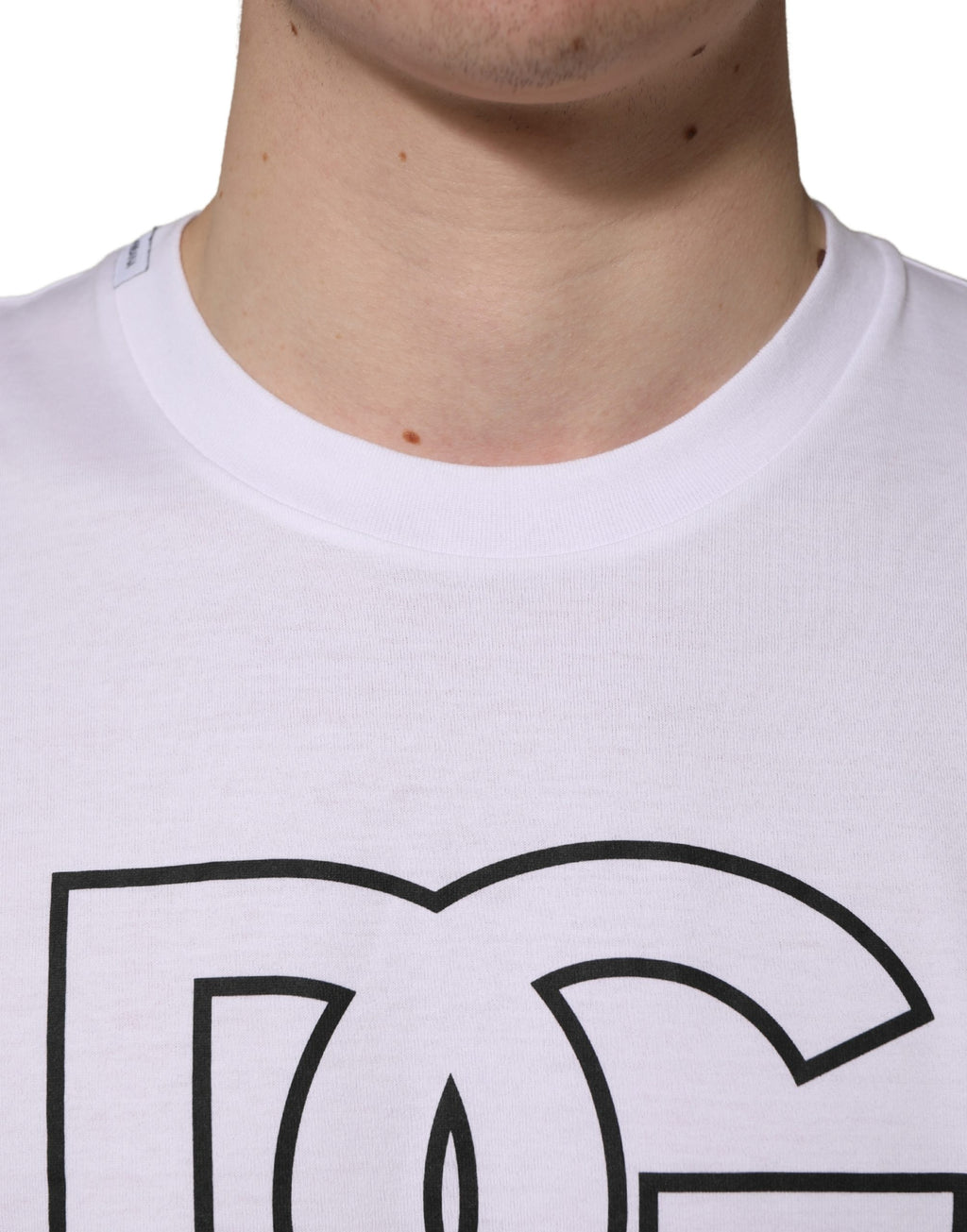 T-shirt blanc pour homme Dolce & Gabbana avec logo DG imprimé, manches courtes et style décontracté.