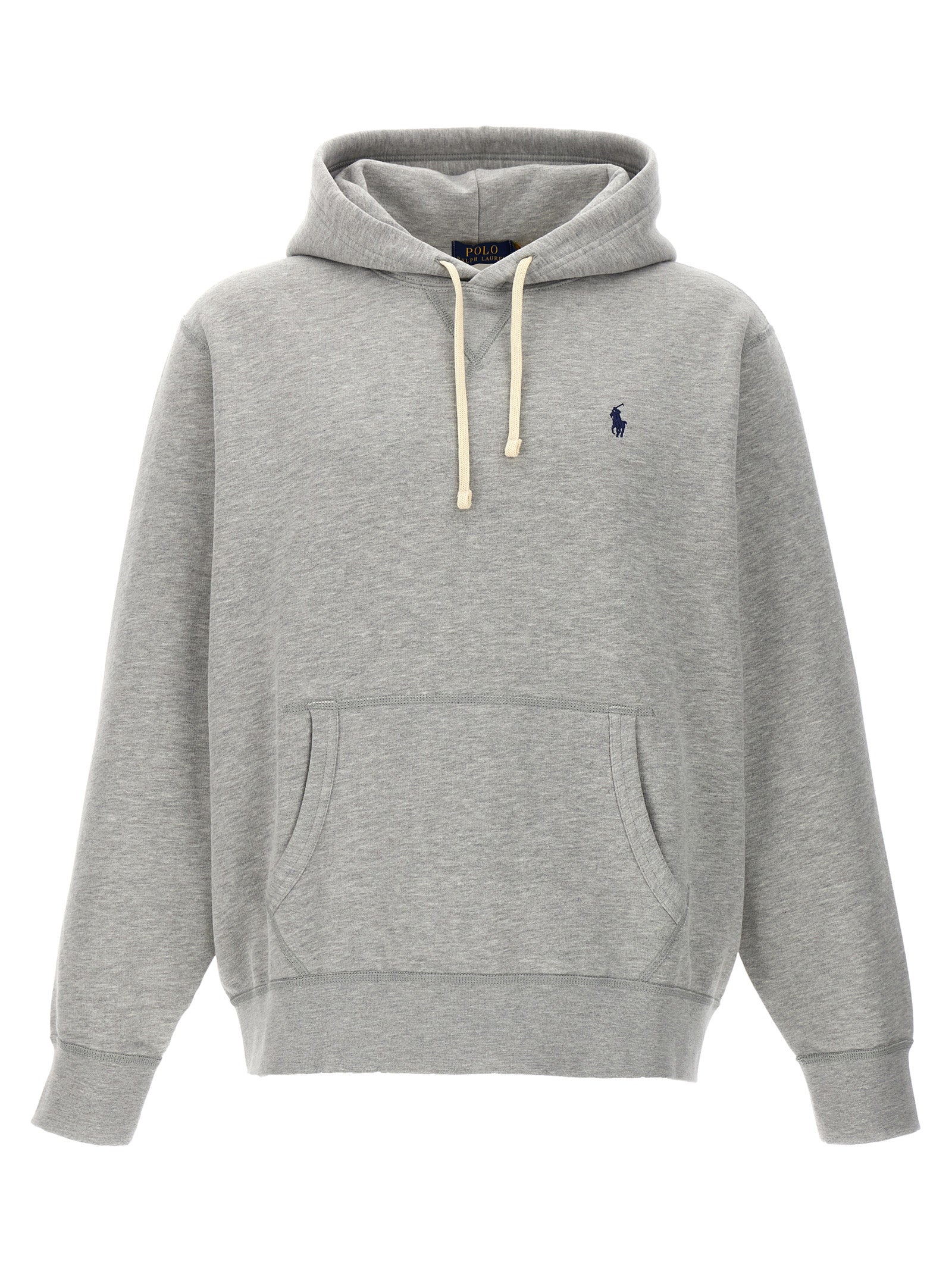 Sweat-shirt gris en coton de Polo Ralph Lauren, col rond et manches longues, porté sur un mannequin.