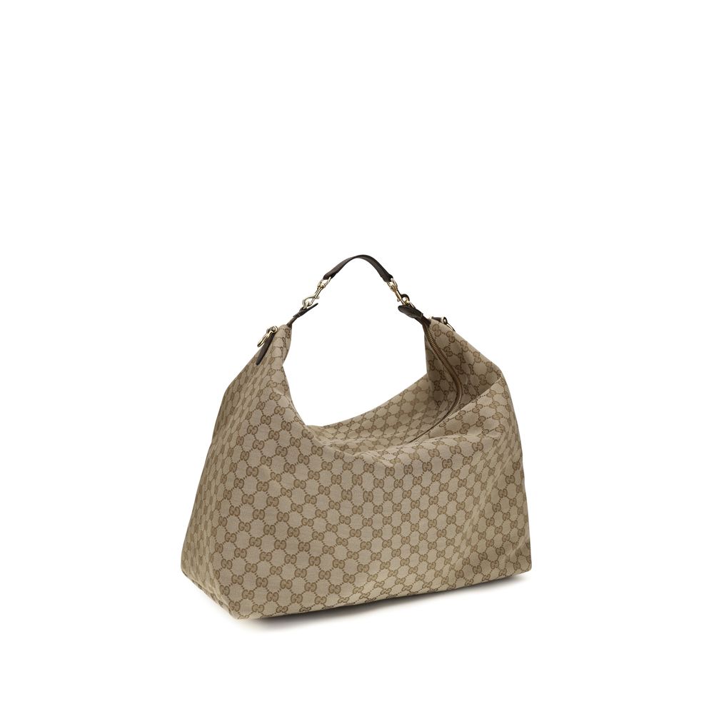 Sac à bandoulière en tissu beige de Gucci, élégant et chic, avec détails raffinés visibles sur l'image.