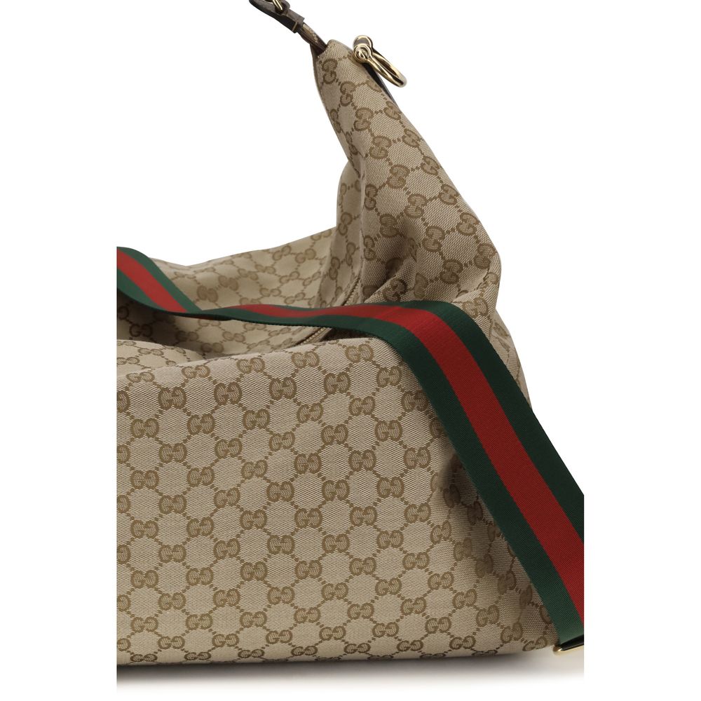 Sac à bandoulière en tissu beige de Gucci, avec logo emblématique et détails élégants, parfait pour un style sophistiqué.