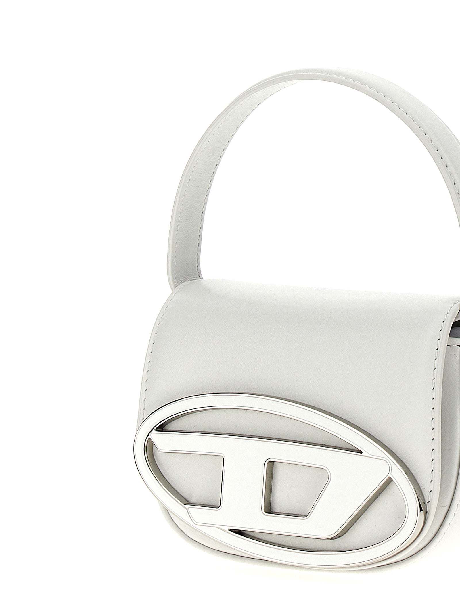 Sac à main Diesel en cuir de vache blanc avec poignées, détails élégants et fini sophistiqué.