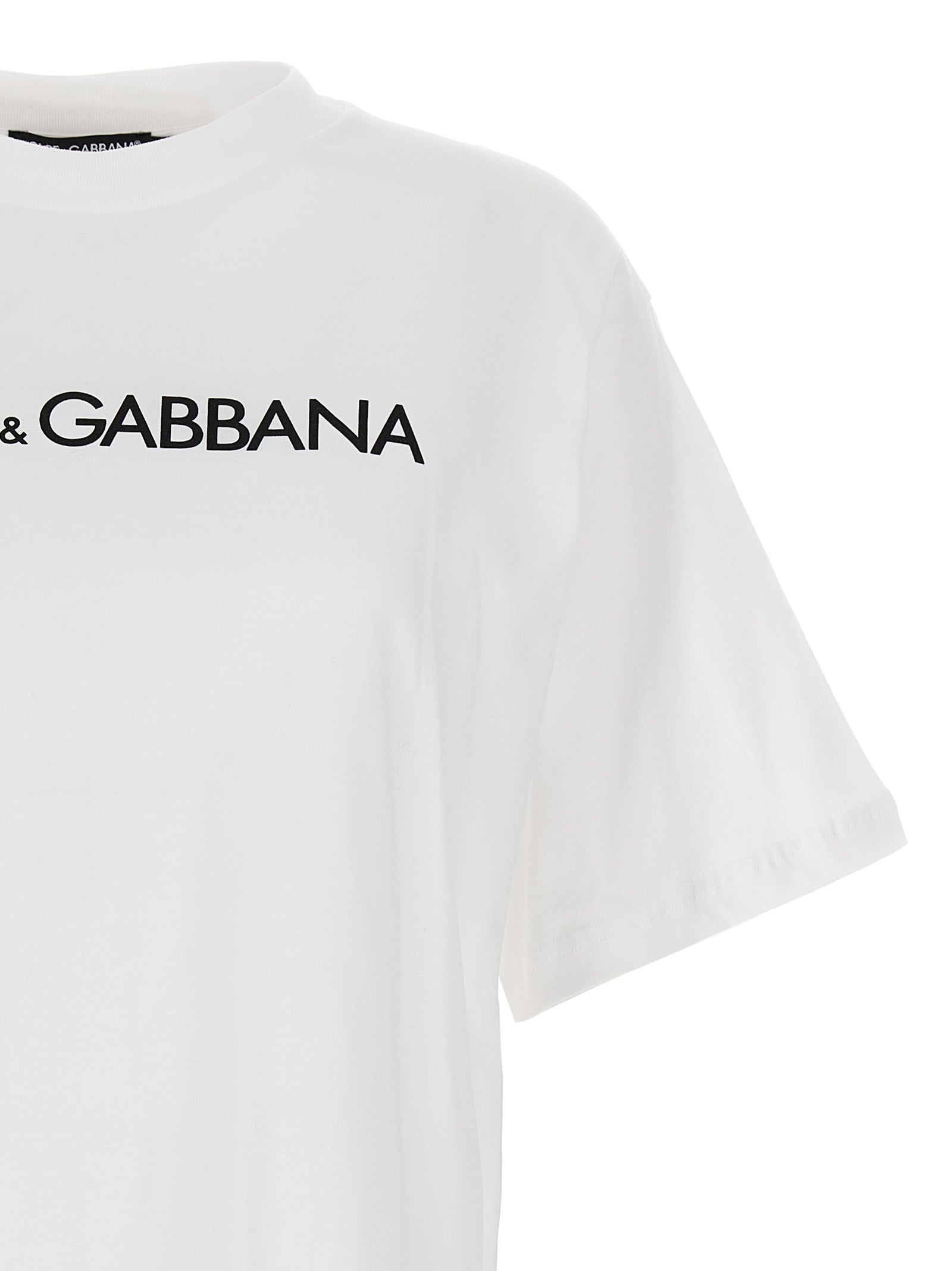 T-shirt blanc en coton de Dolce & Gabbana, style élégant avec logo de la marque visible, porté sur un mannequin.