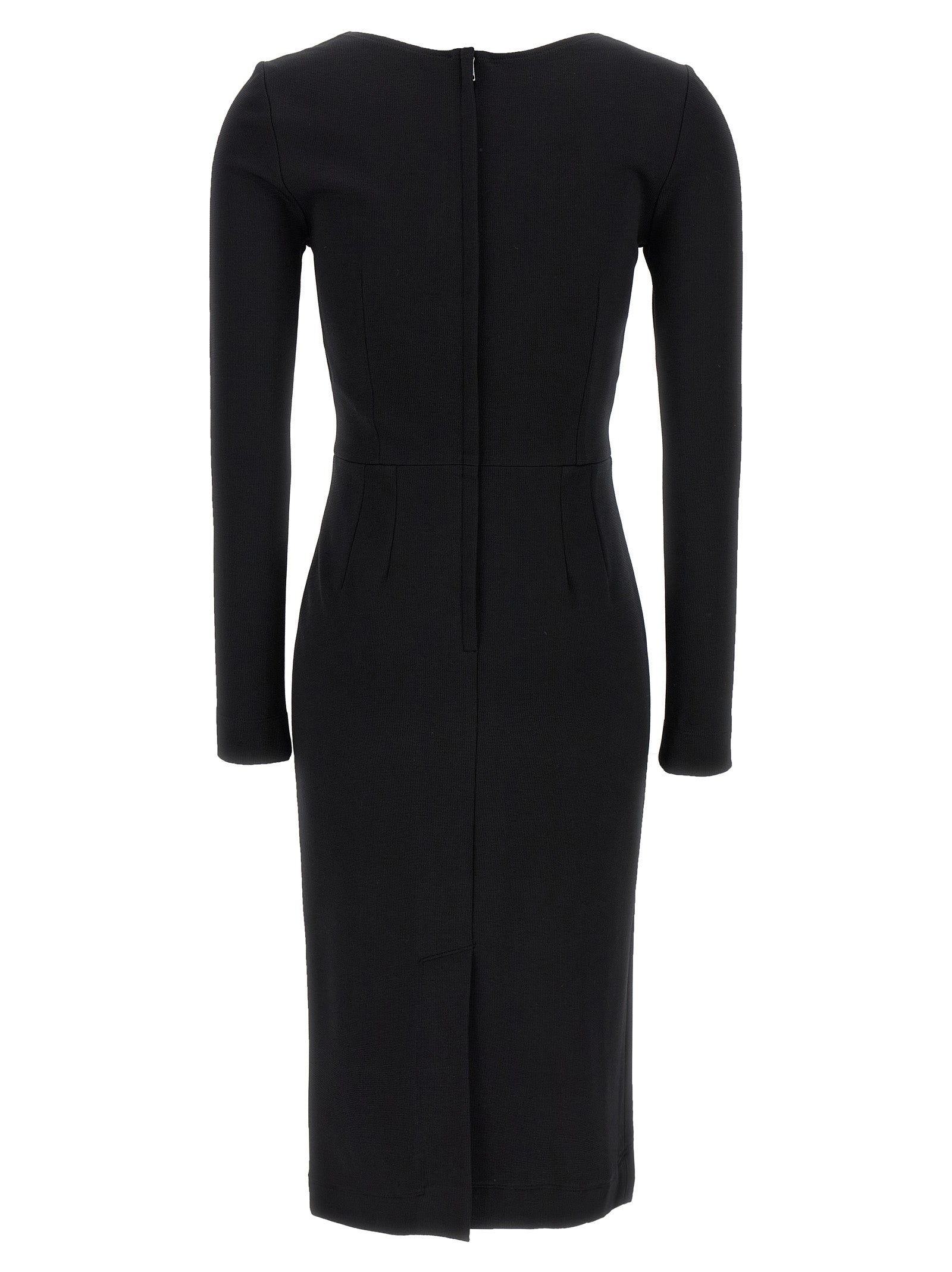 Robe midi en viscose noire de Dolce & Gabbana, élégante et fluide, portée avec des détails sophistiqués.