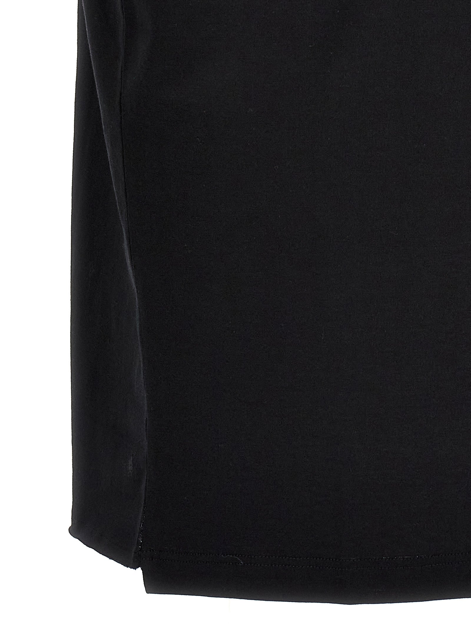 T-shirt en coton noir de Saint Laurent, coupe classique avec logo discret, porté sur mannequin.
