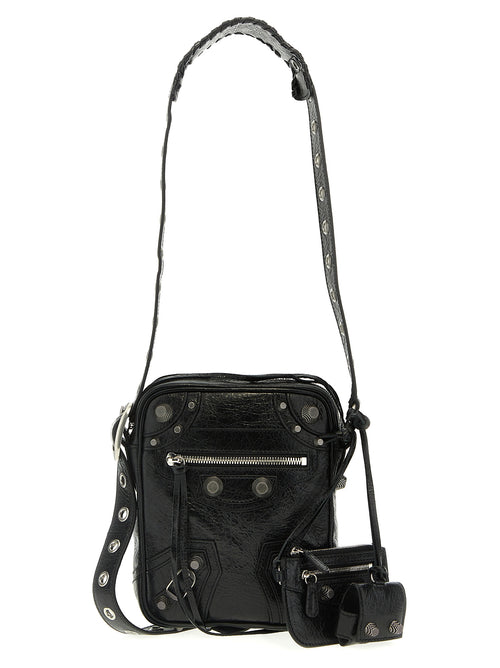 Sac à bandoulière Balenciaga en cuir d'agneau noir, élégant et sophistiqué, avec finition haut de gamme et détails modernes.