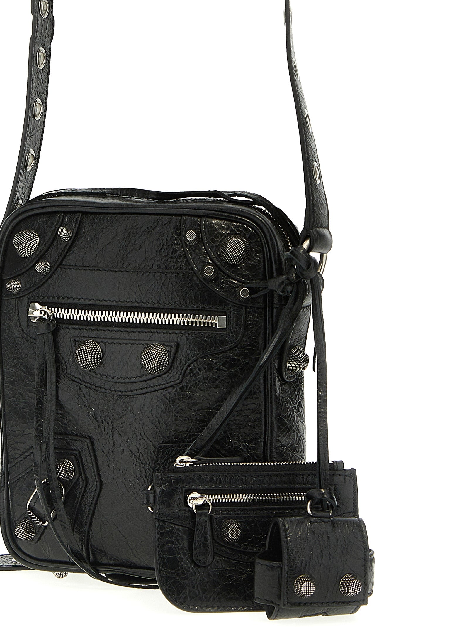 Sac à bandoulière en cuir d'agneau noir de Balenciaga, élégant et moderne, avec détails de la marque.