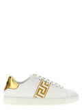 Baskets basses en polyamide doré de Versace, style tendance, avec logo distinctif, pour un look chic et moderne.
