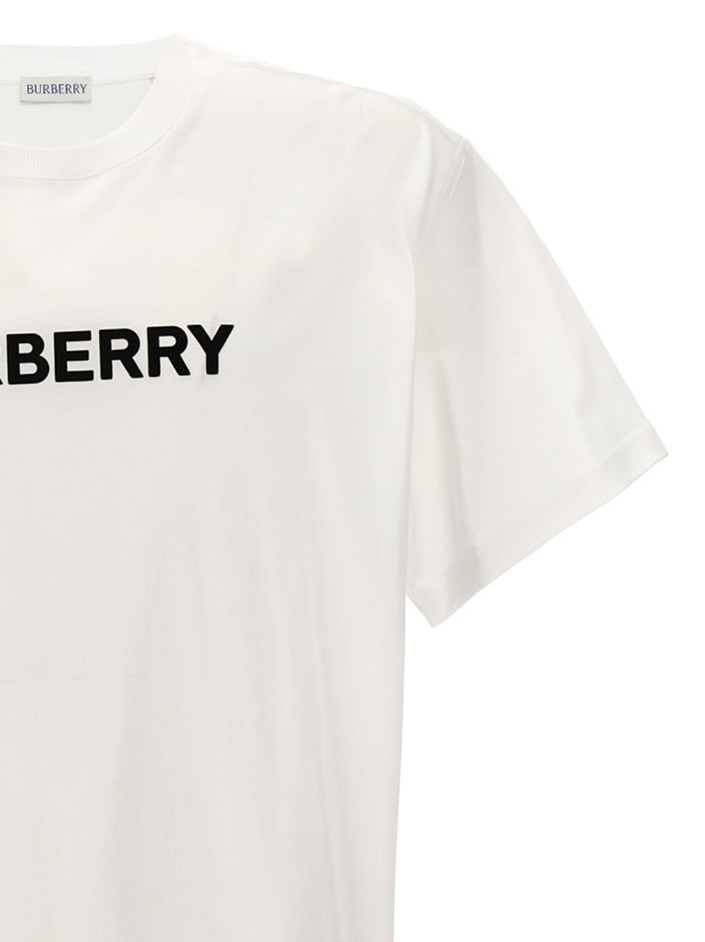 T-shirt blanc en coton de la marque Burberry, coupe classique avec logo discret sur la poitrine.