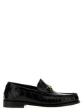 Mocassins en velours noir en cuir de la marque Versace, style slip-on, avec détails élégants visible sur l'image.