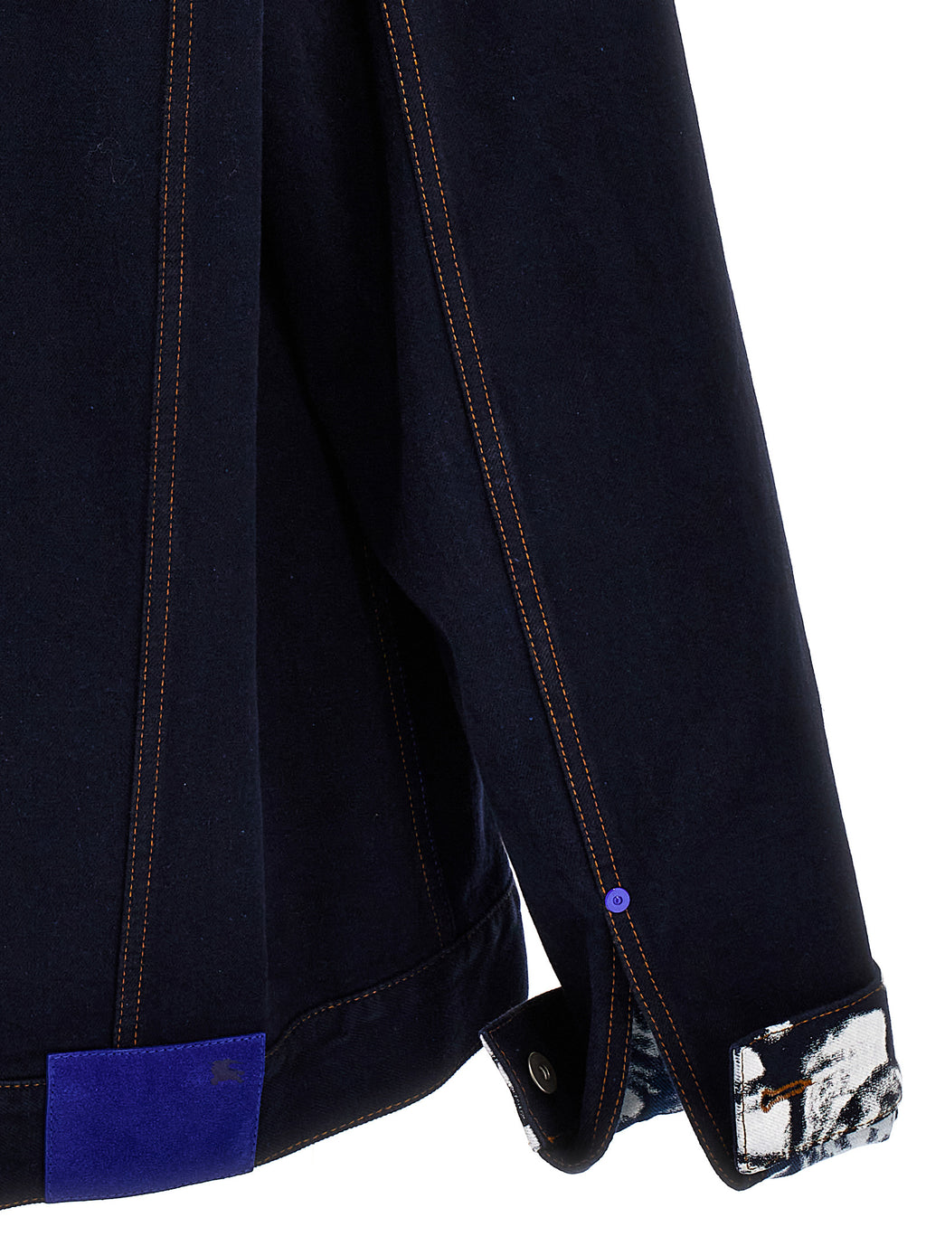 Veste en jean en coton bleu Burberry, style décontracté, avec détails classiques et logo discret, vue de face.