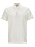 Chemise polo blanche en coton de la marque Burberry, affichant un col classique et le logo emblématique sur la poitrine.
