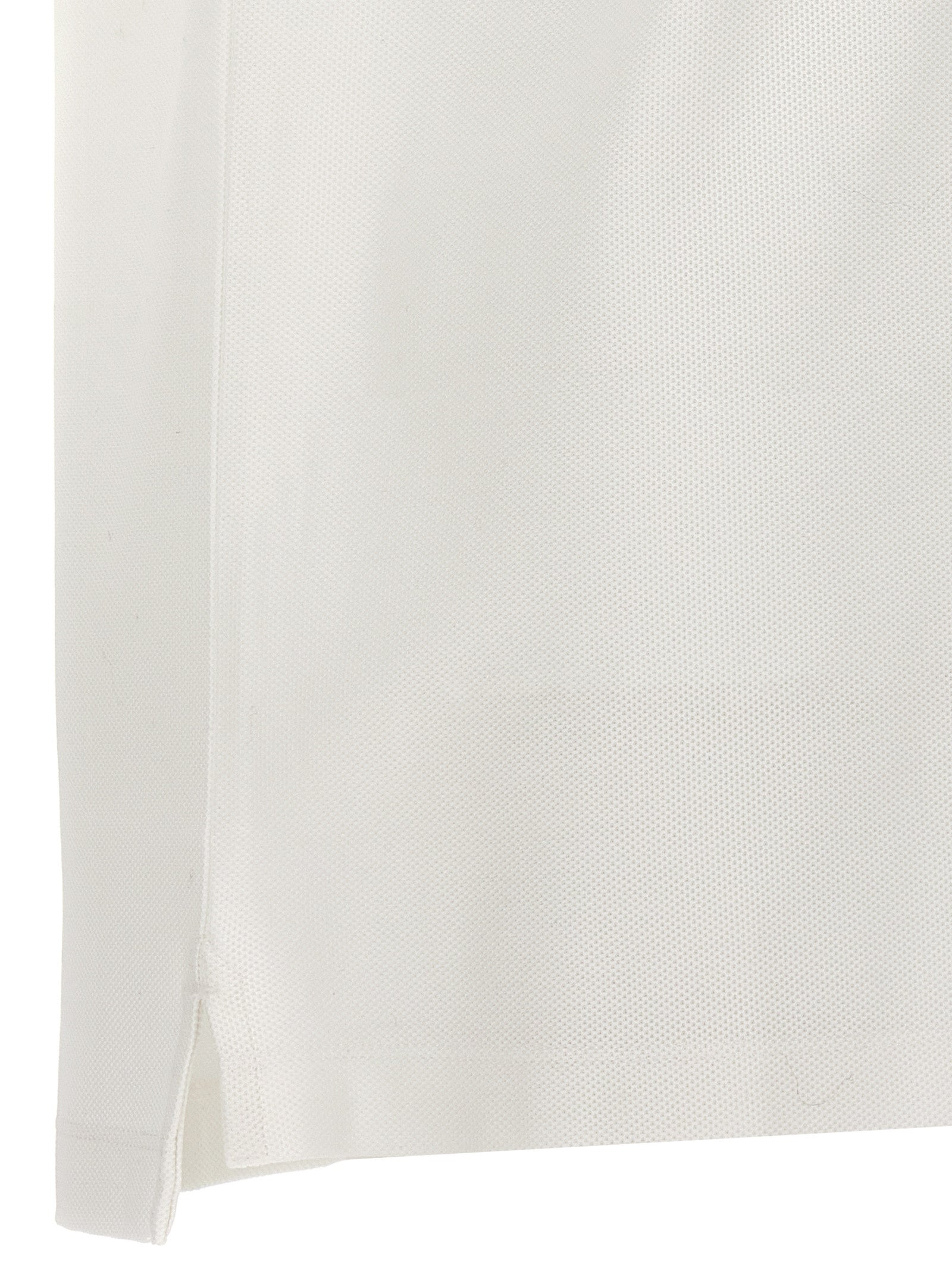 Chemise polo blanche en coton de la marque Burberry, avec col et boutons, vue de face sur fond neutre.