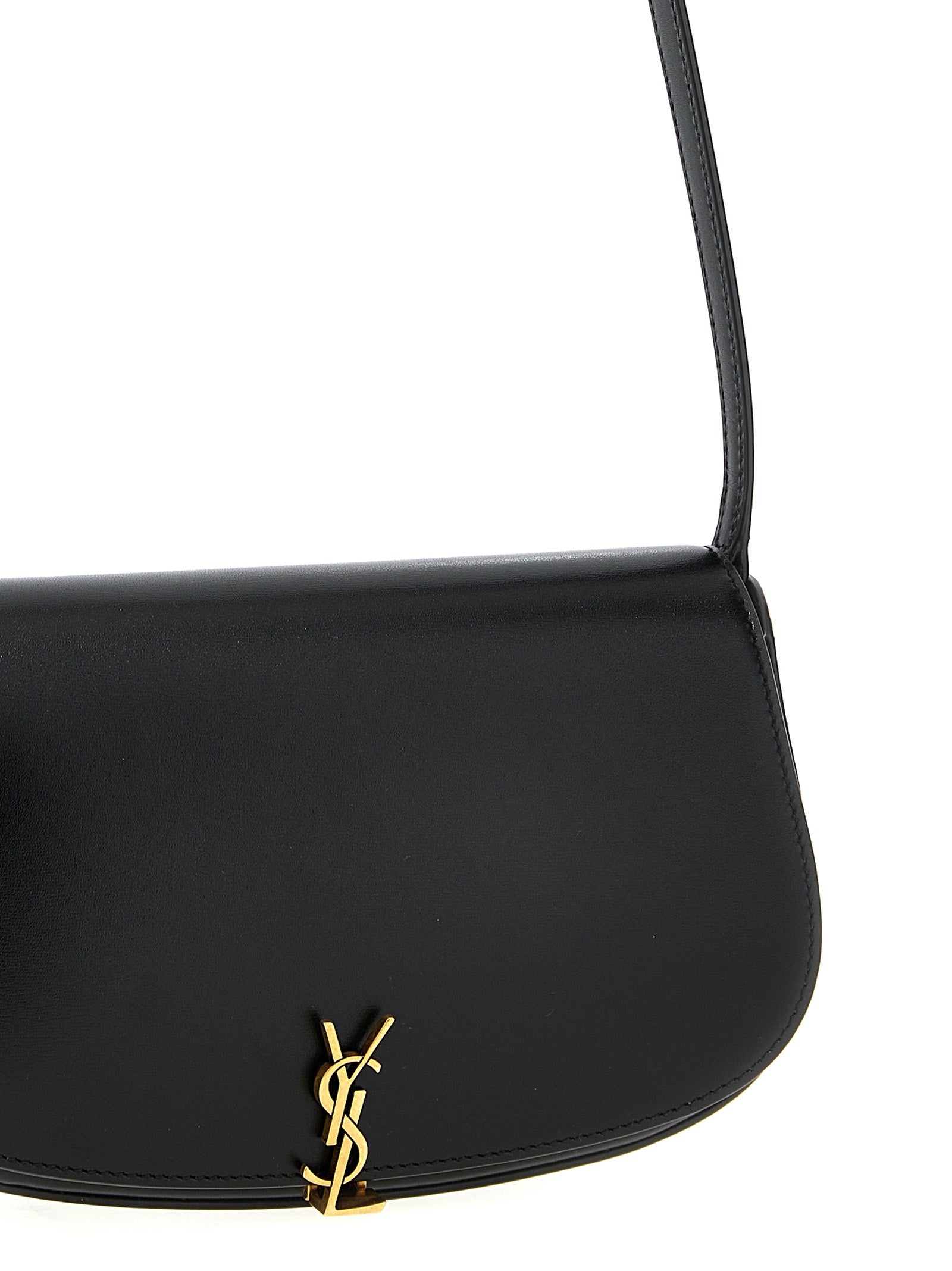 Sac à épaule en cuir de veau noir de Saint Laurent, élégant et sophistiqué, avec détails métalliques et finition soignée.