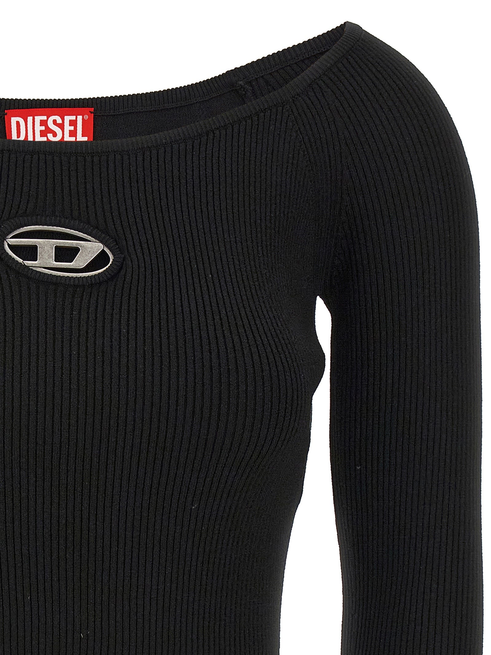 Cardigan en viscose noir Diesel Black, douceur et élégance, porté avec des détails visibles en image.