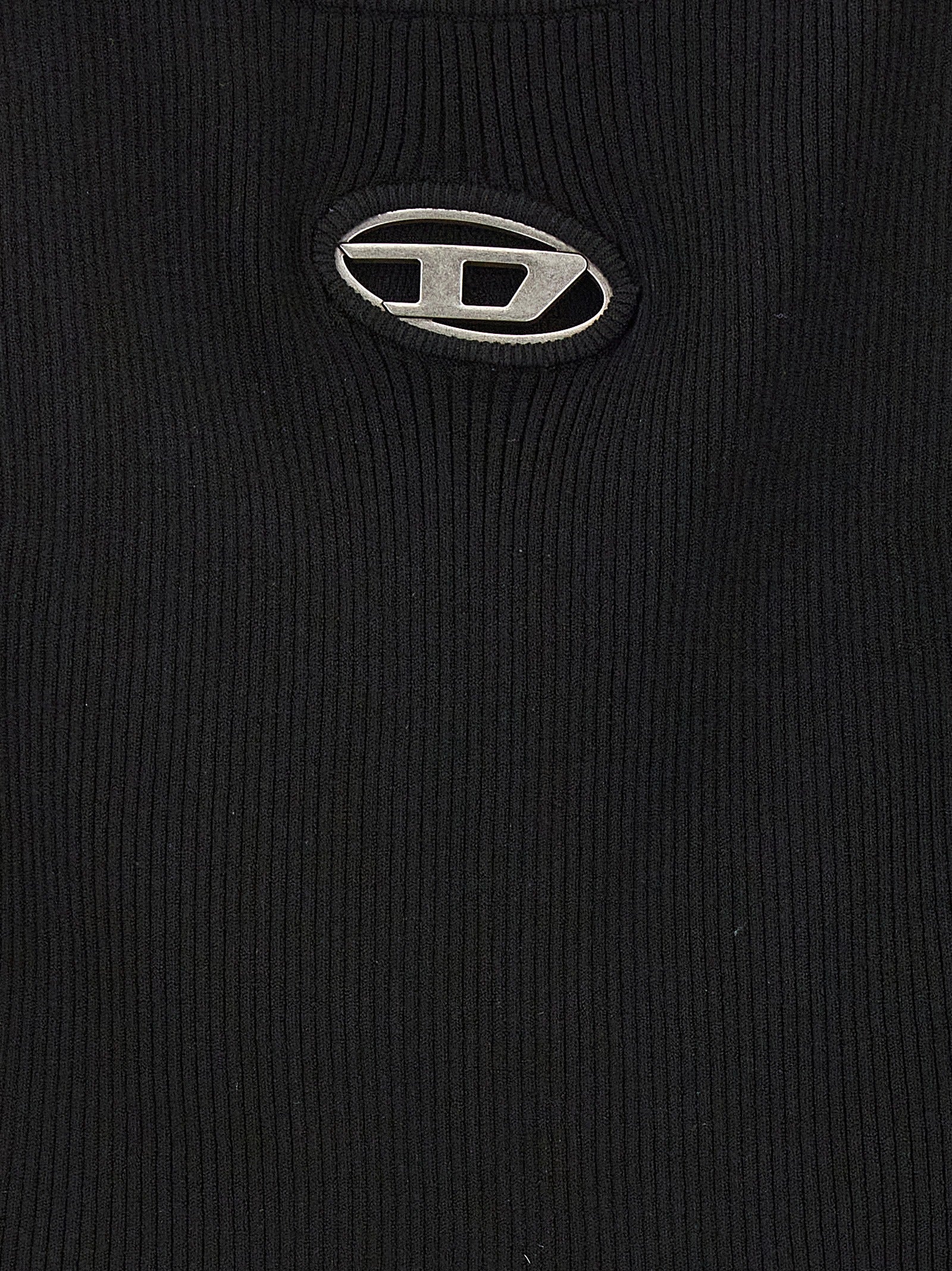 Cardigan noir en viscose de la marque Diesel, avec un design moderne et confortable, porté sur un modèle.