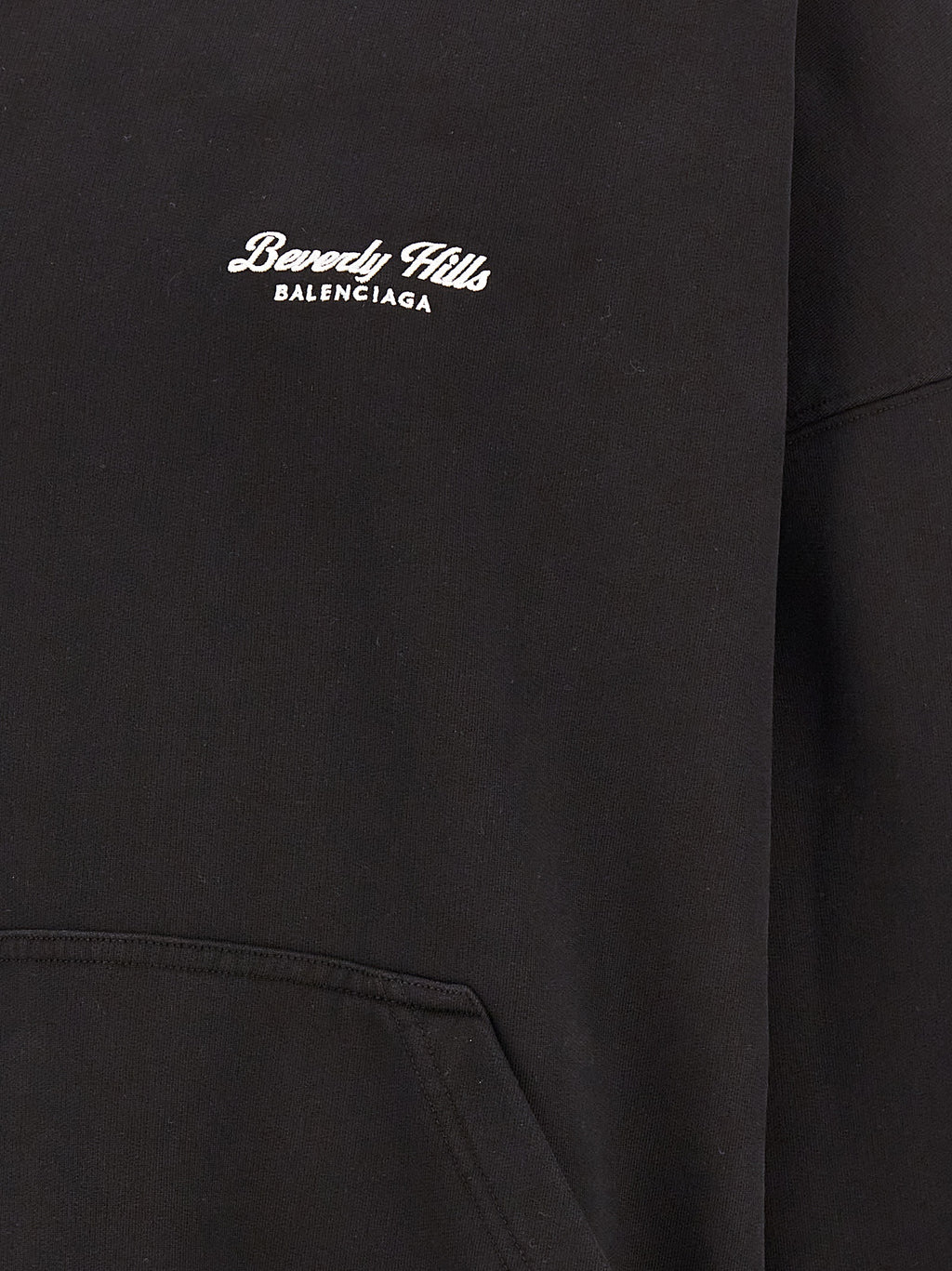 Sweat à capuche en coton bicolore Balenciaga, style contemporain, avec logo emblématique sur la poitrine, vue de face.