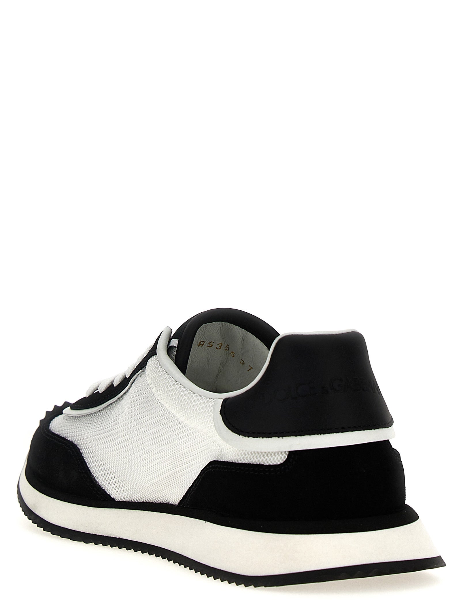 Sneakers athlétiques bicolores en cuir de veau Dolce & Gabbana, mode décontractée et élégante pour hommes.