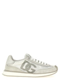 Sneakers athlètes blanches en cuir de veau Dolce & Gabbana, chaussures de sport élégantes avec semelles blanches et détails modernes.