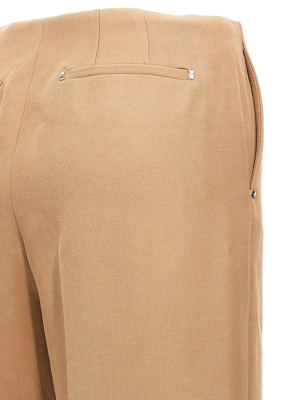 Pantalon beige en laine Fendi, coupe classique, détails élégants, porté sur un mannequin, idéal pour un style sophistiqué