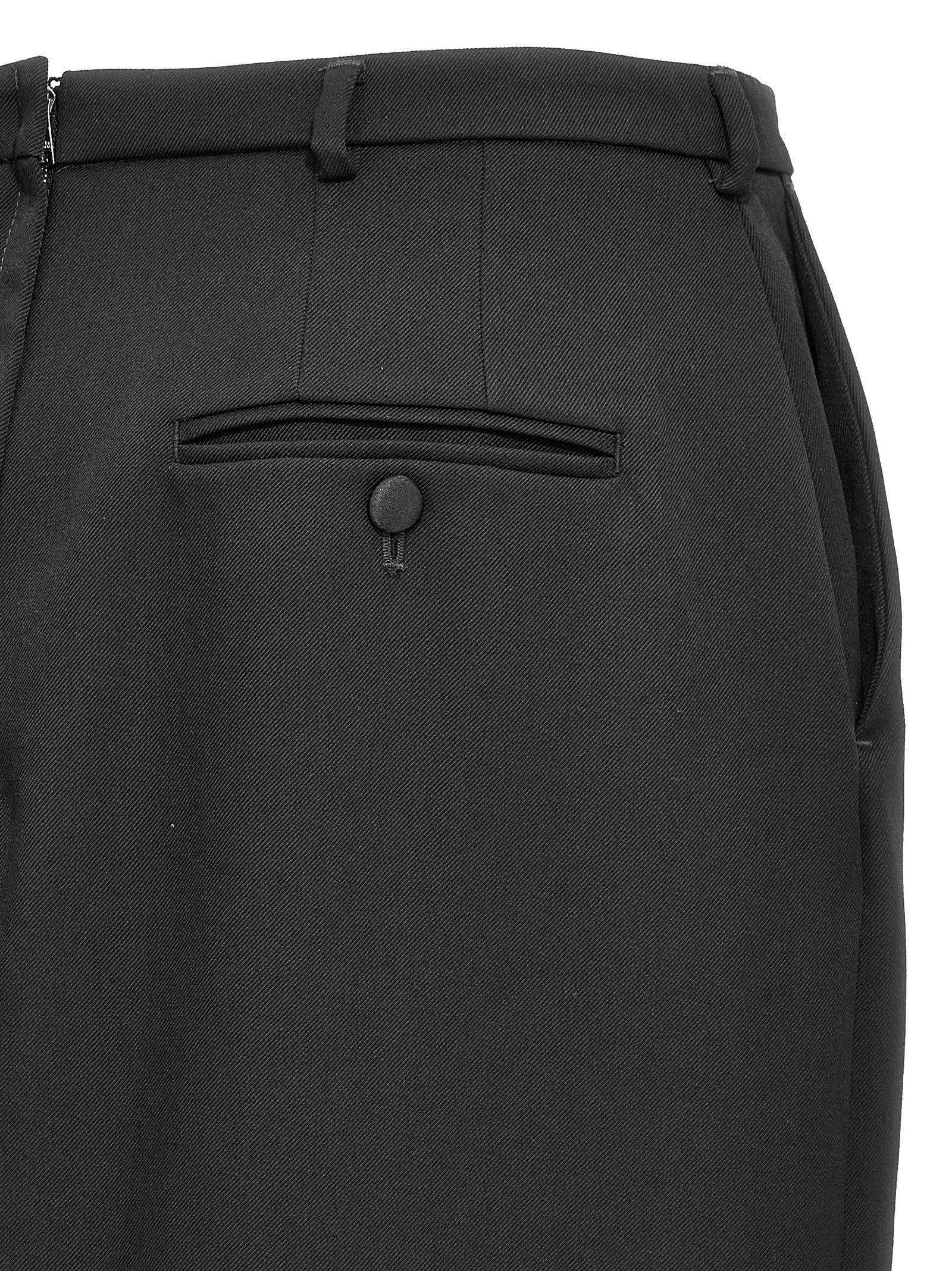 Jupe midi en laine vierge noire de Dolce & Gabbana, élégante et ajustée, portée sur un mannequin dans une tenue sophistiquée.