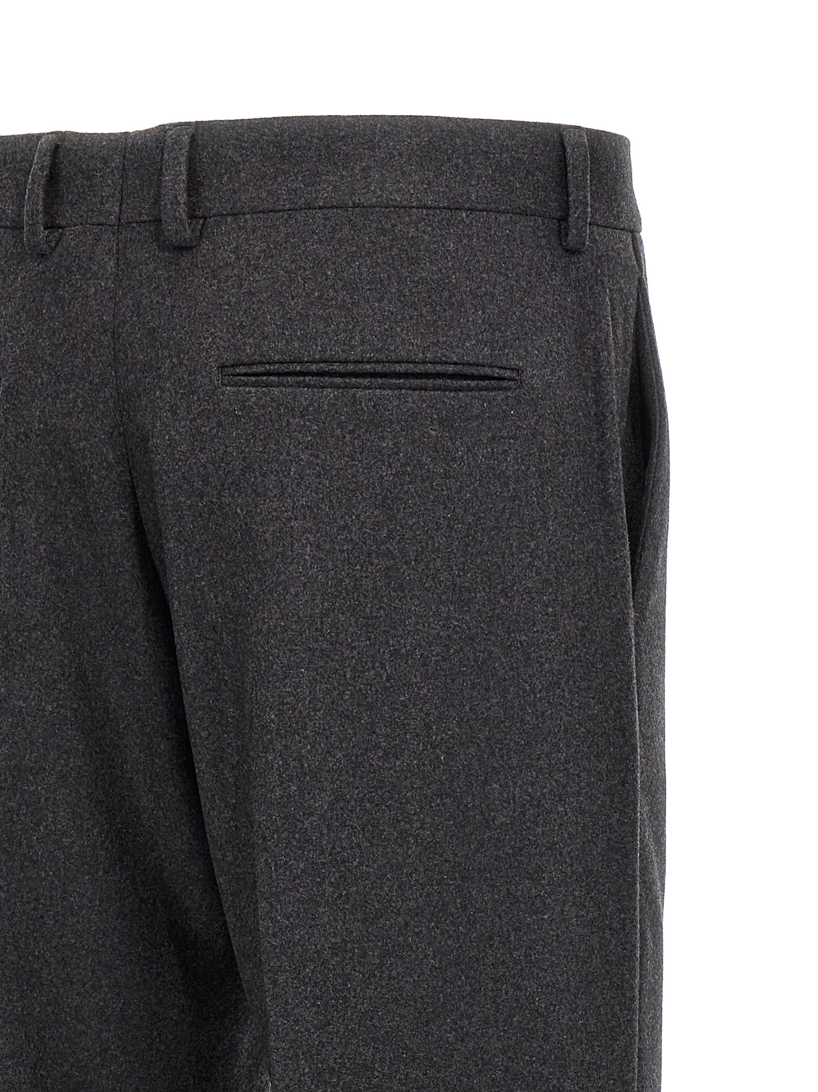 Pantalons décontractés gris en cachemire de Fendi, coupe confortable et élégante, vue en gros plan sur le tissu et la finition.