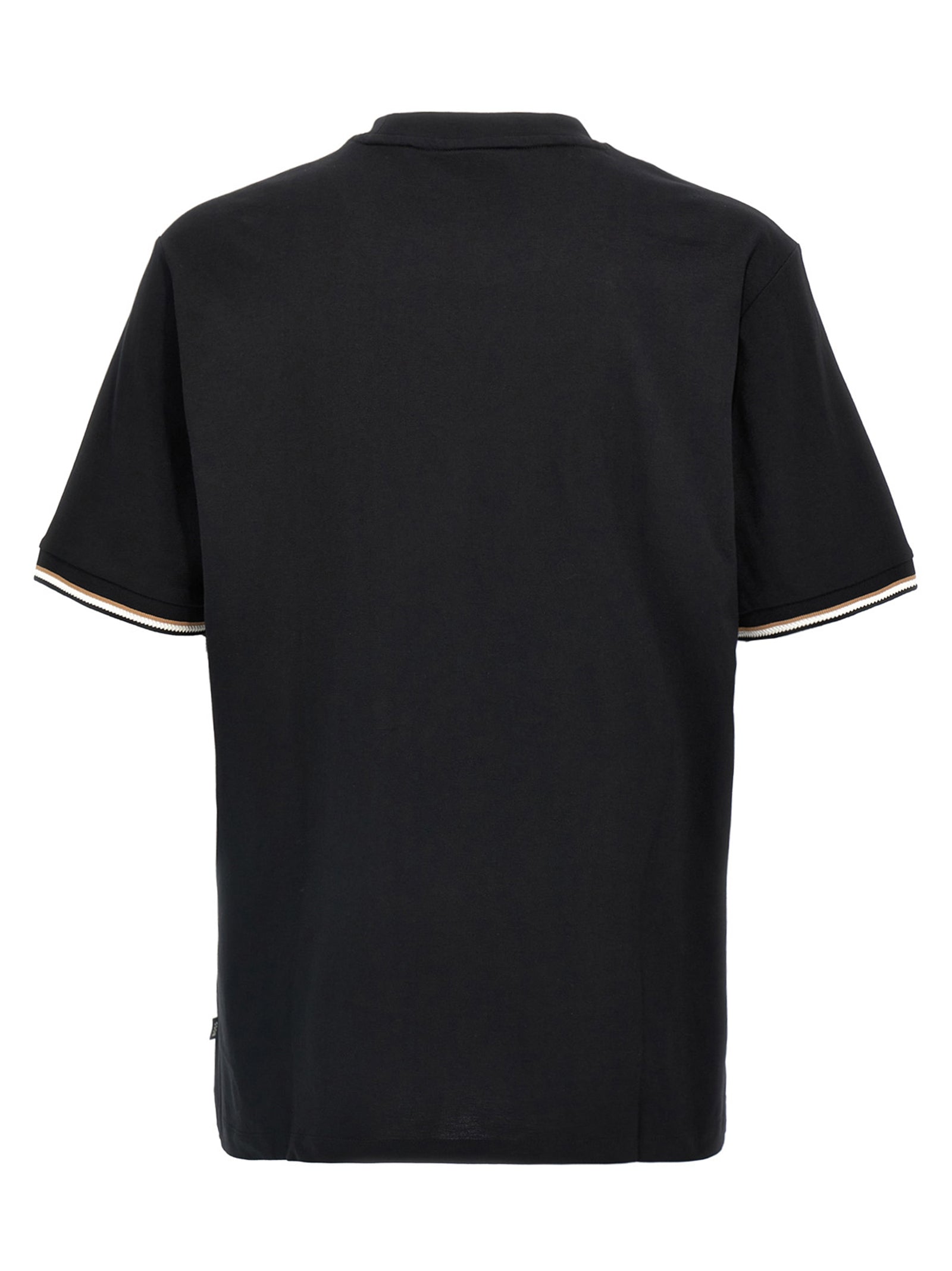 T-shirt noir en coton de la marque Hugo Boss, coupe classique et design épuré, visible sur le mannequin.