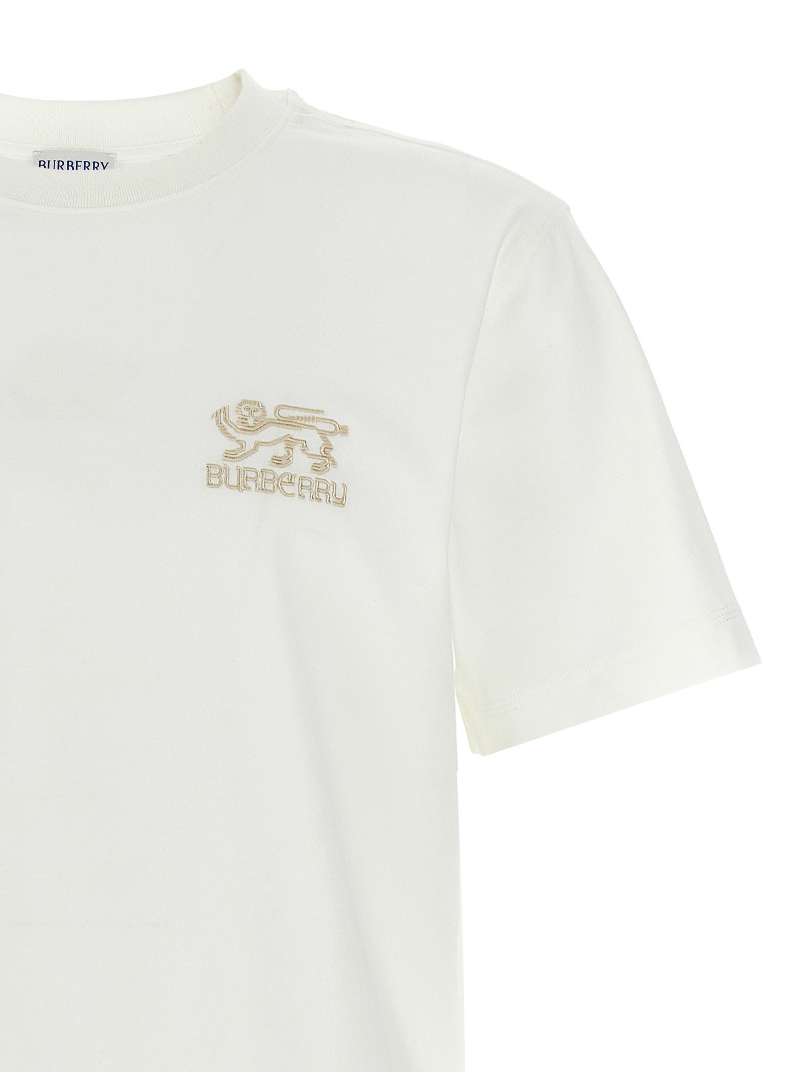 T-shirt blanc en coton de la marque Burberry, vue de face, avec logo discret visible sur le devant.