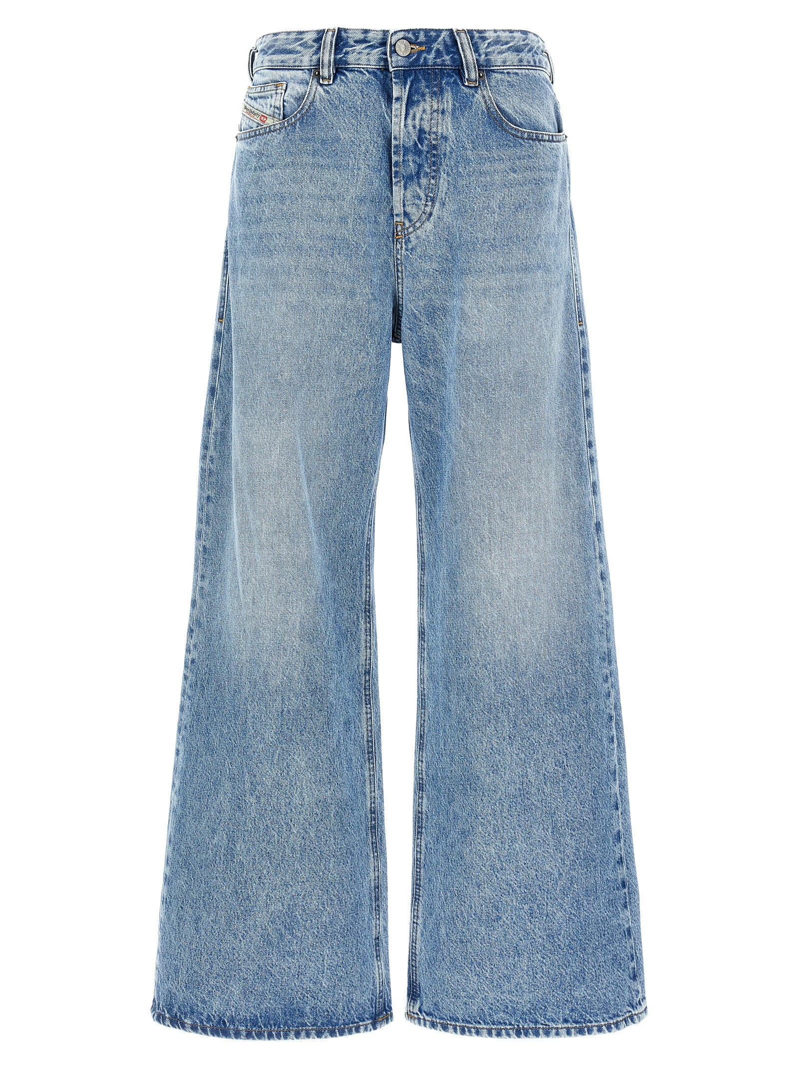 Jeans en denim bleu en coton de la marque Diesel, coupe classique, avec détails de couture visibles sur le tissu.