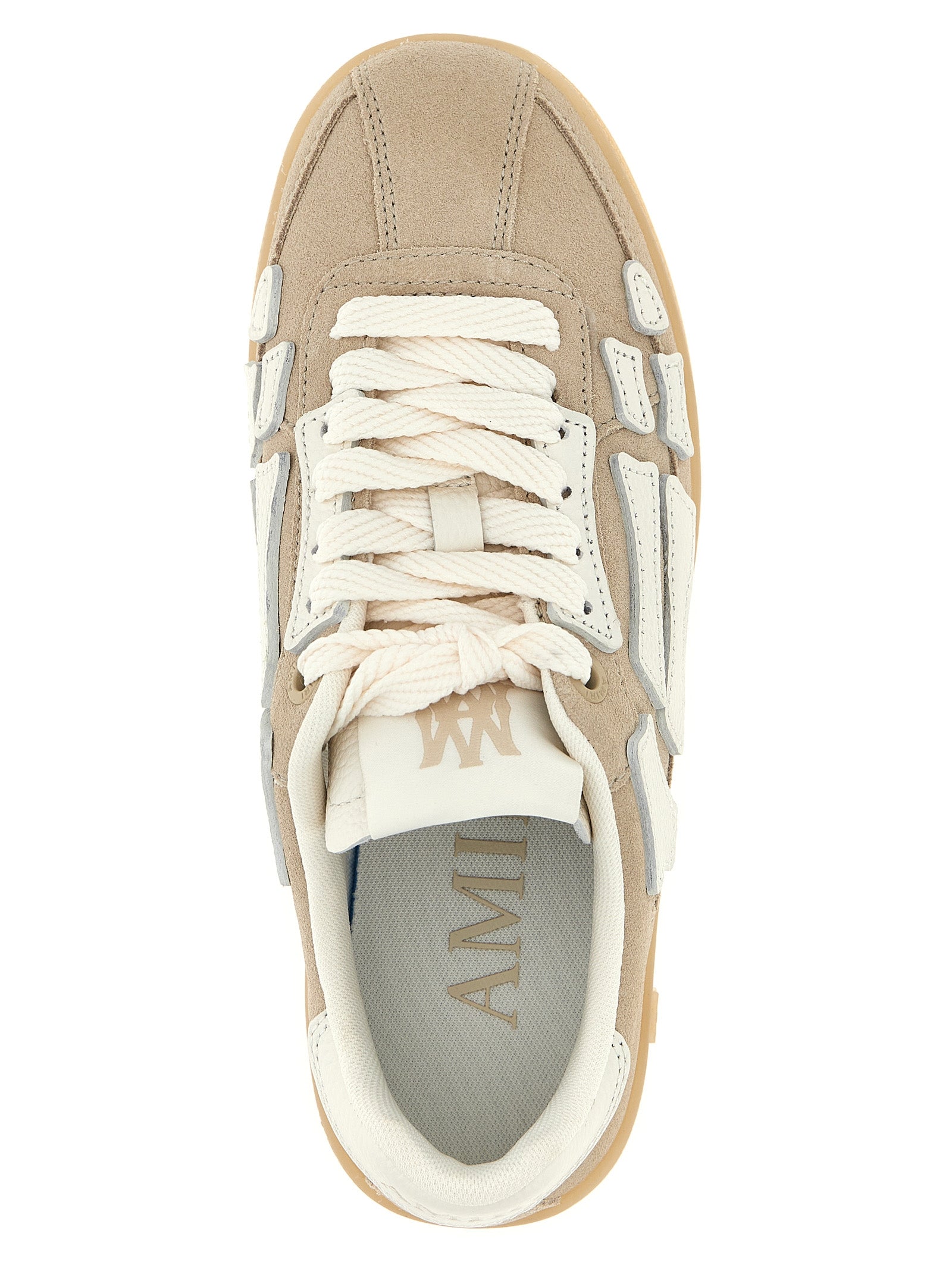 Basket en cuir beige Amiri, sneakers en peau de vache avec design moderne et détails élégants.