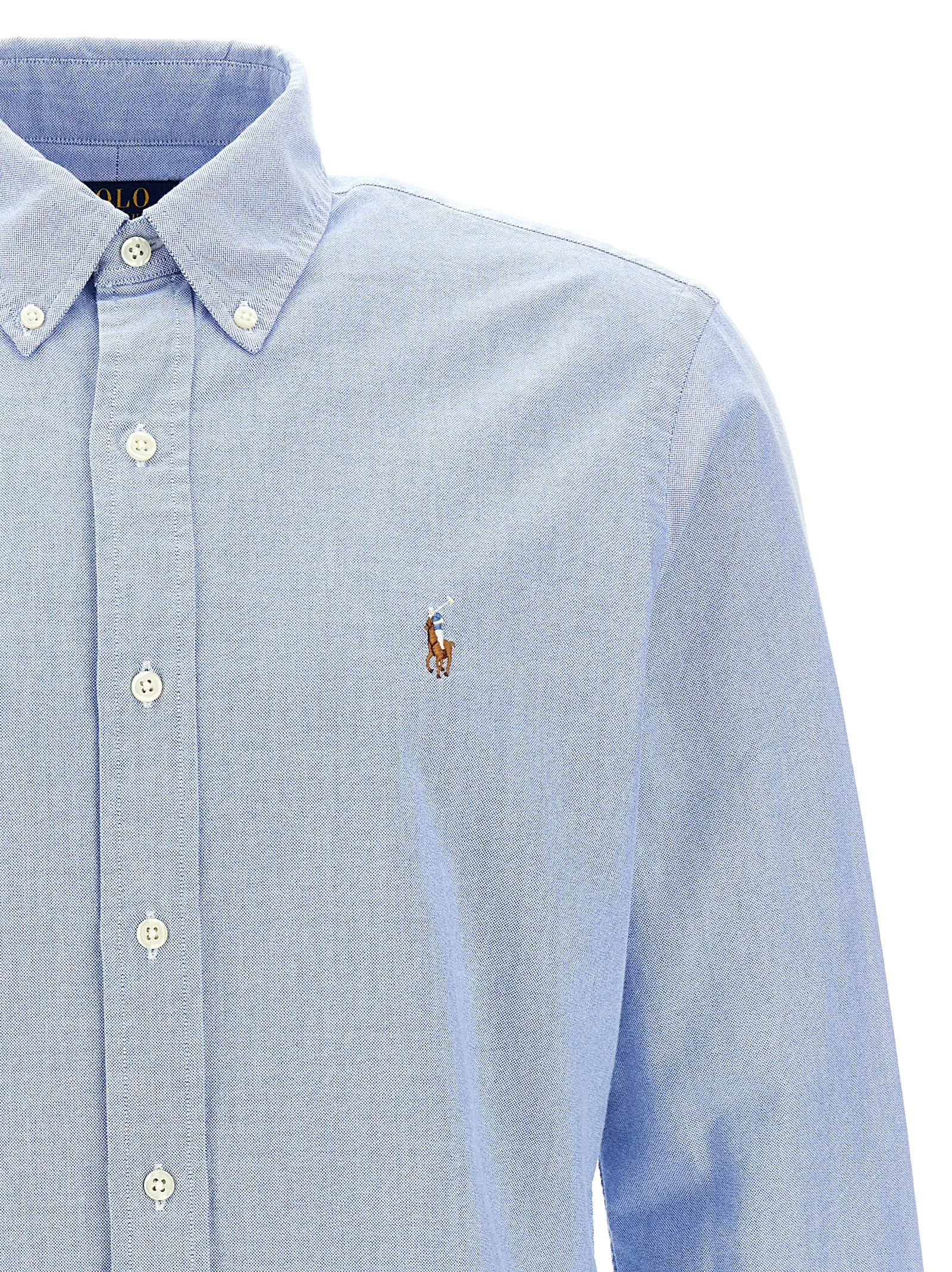 Chemise en coton bleue Polo Ralph Lauren, style classique avec col et boutons, sur un fond neutre.