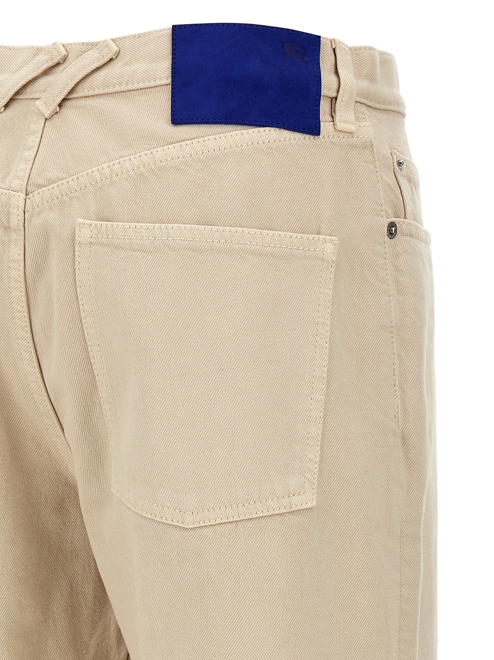 Pantalon beige en coton décontracté de Burberry, coupe classique et style élégant pour un look confortable.