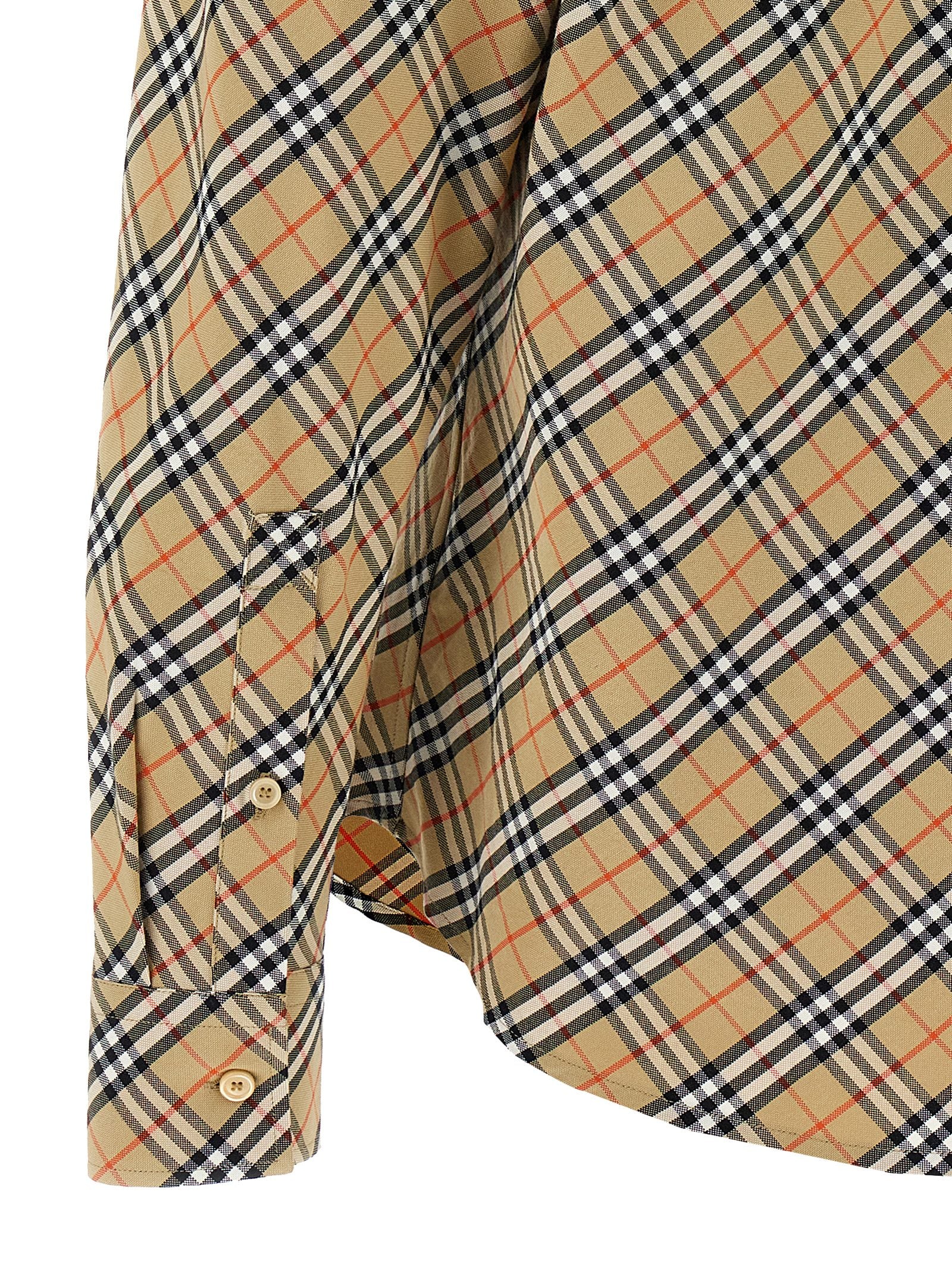 Blouse en coton beige Burberry avec col classique et manches longues, élégance intemporelle pour femme.