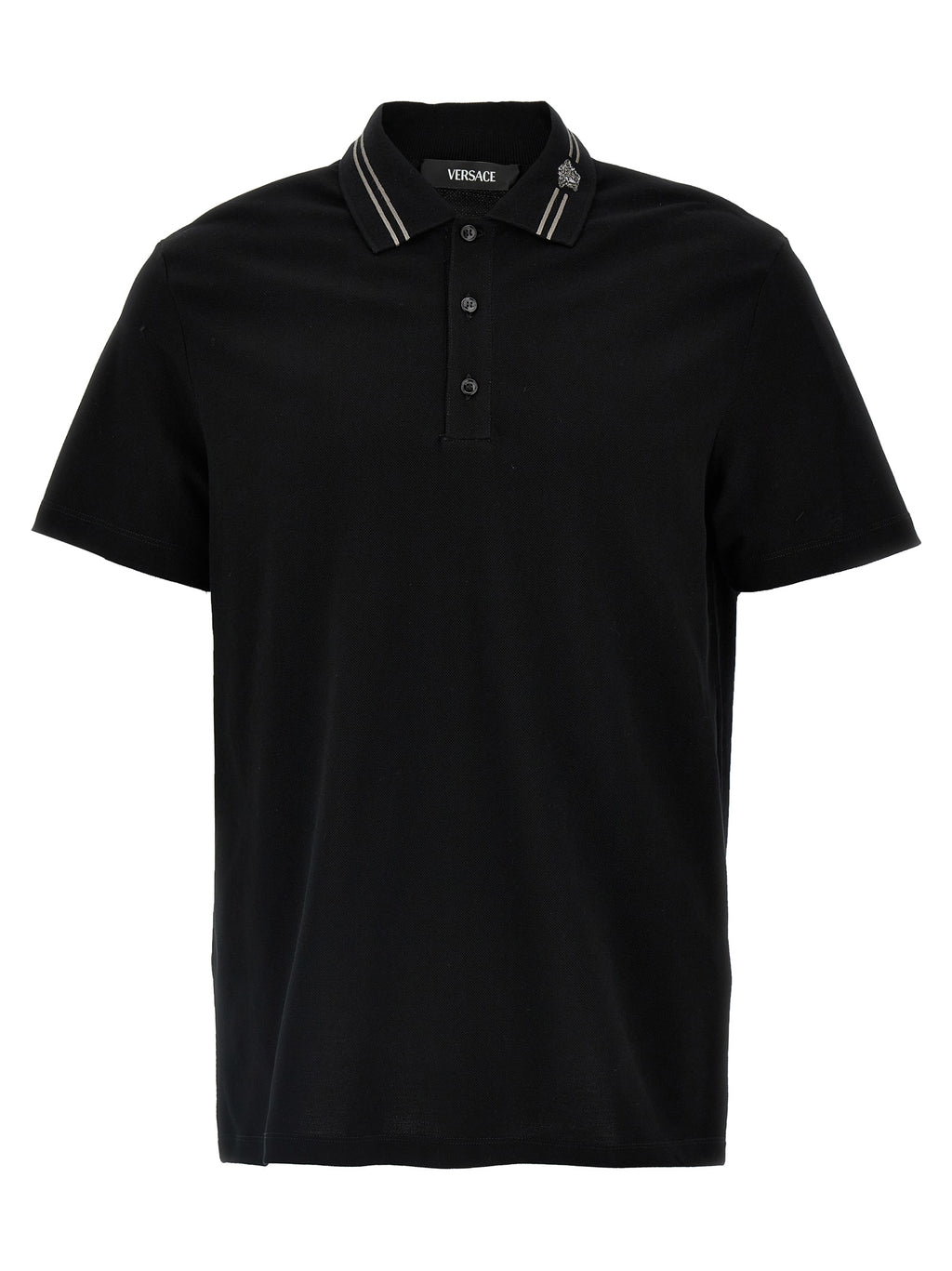 Chemise polo en coton noir de Versace, vue de face, avec logo Versace visible sur la poitrine.
