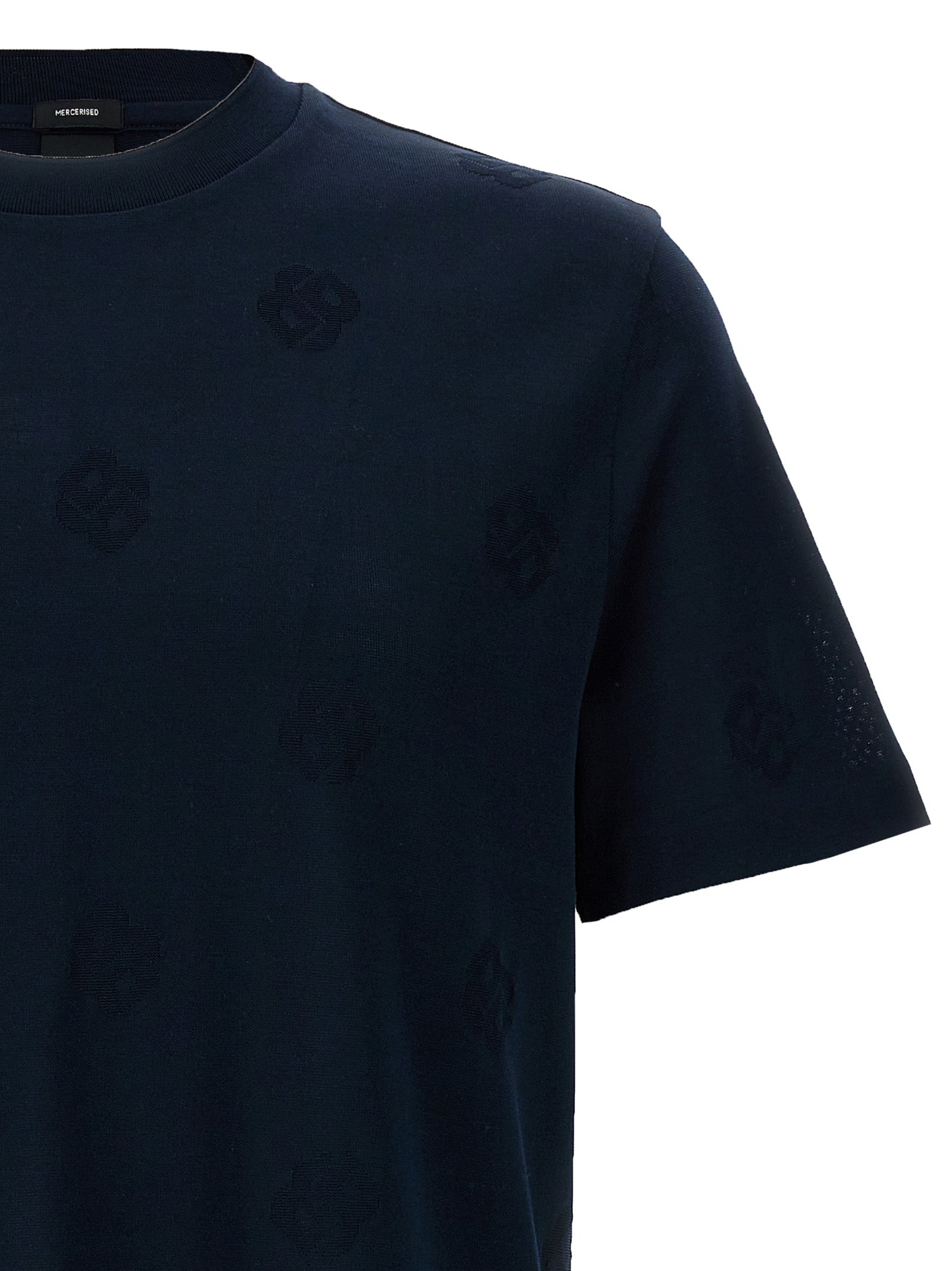 T-shirt en coton bleu de Hugo Boss, style classique, avec col rond et logo discret, porté sur un mannequin.