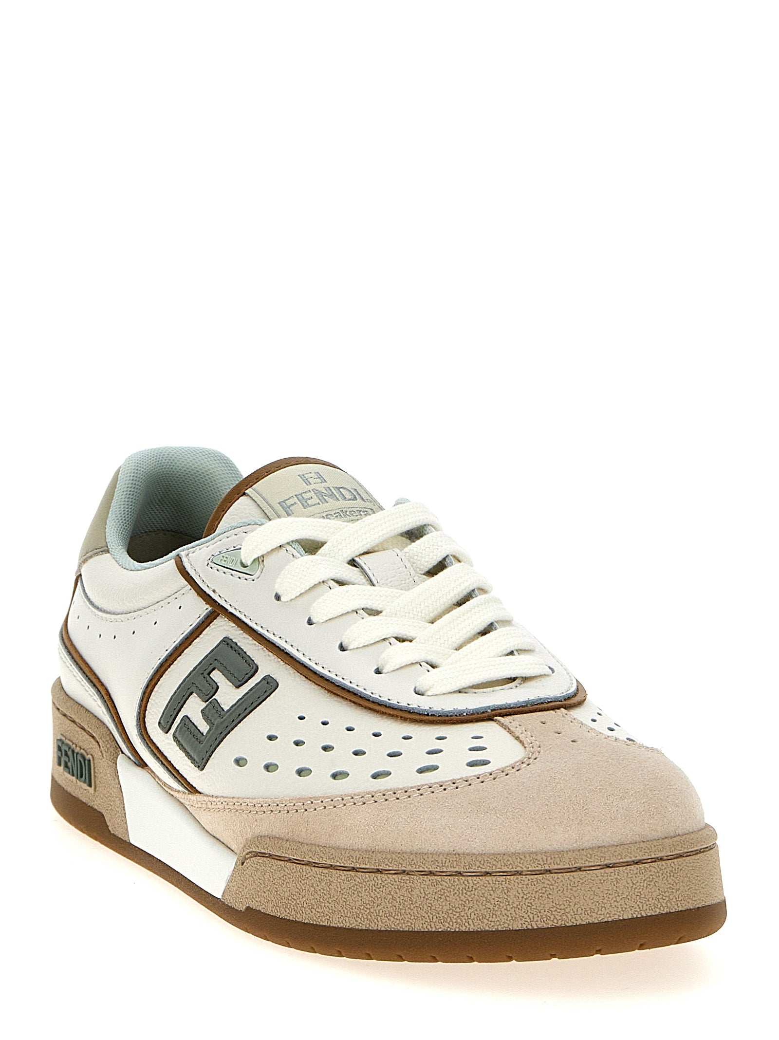 Chaussures Fendi en cuir beige, baskets de luxe avec design moderne et détails élégants, pour un style sophistiqué.